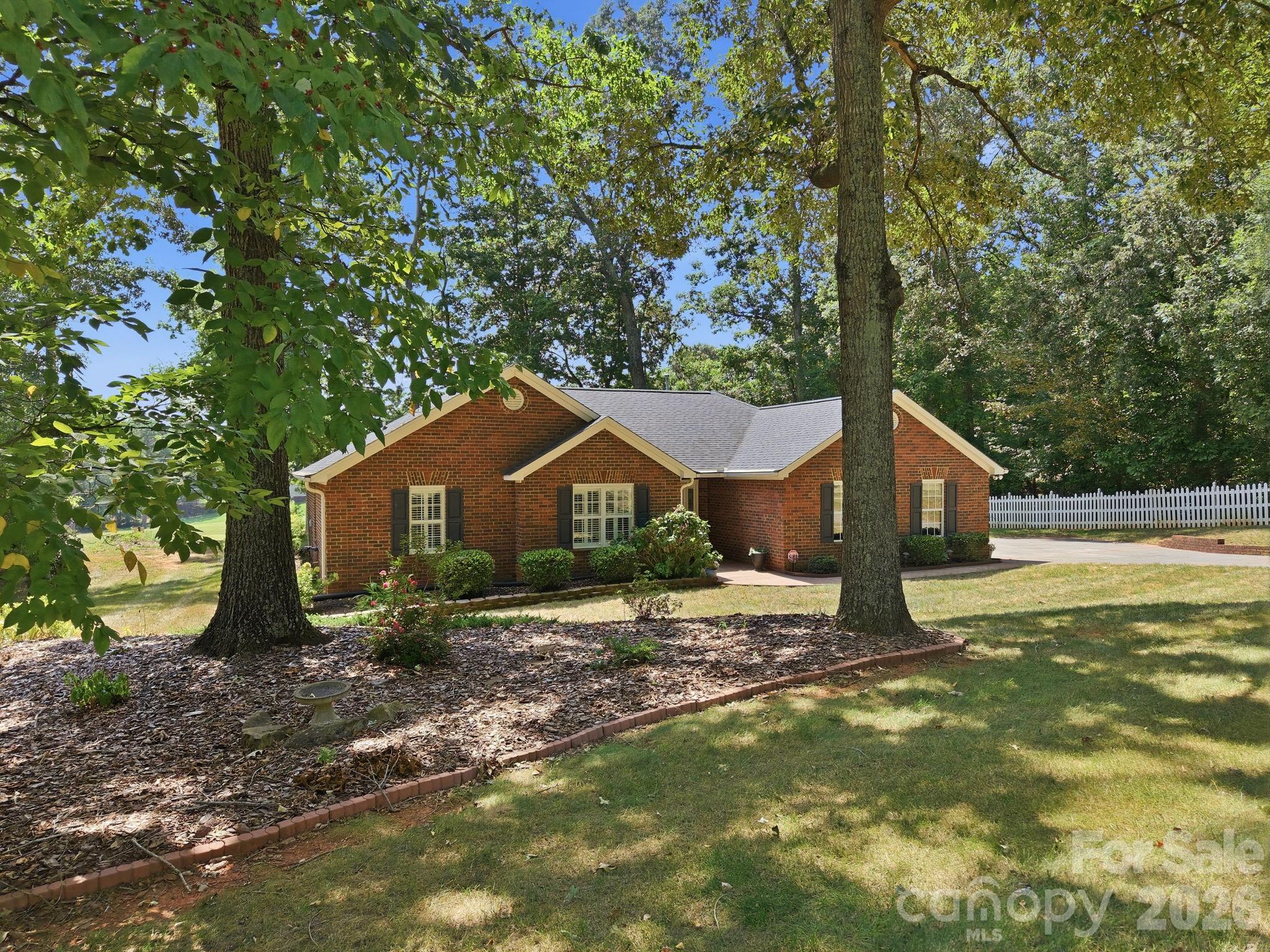 712 Wildwood Drive Property Photo 3