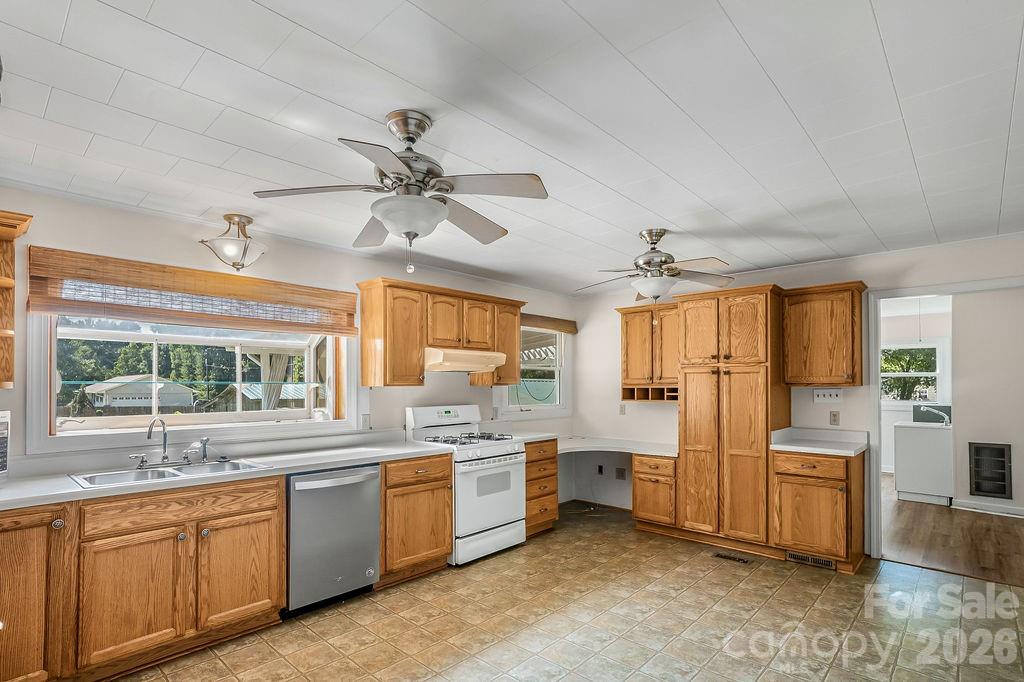8095 Henry Harris Road Property Photo 7