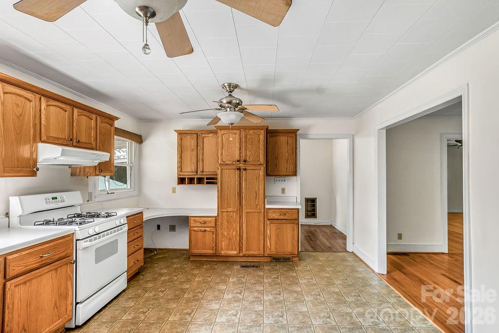 8095 Henry Harris Road Property Photo 9