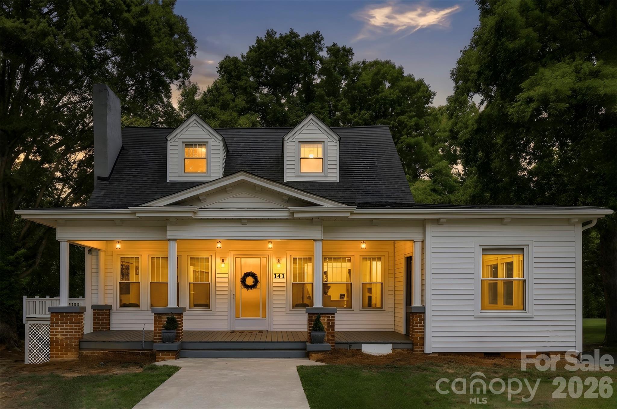 141 E Whitley Street Property Photo 1