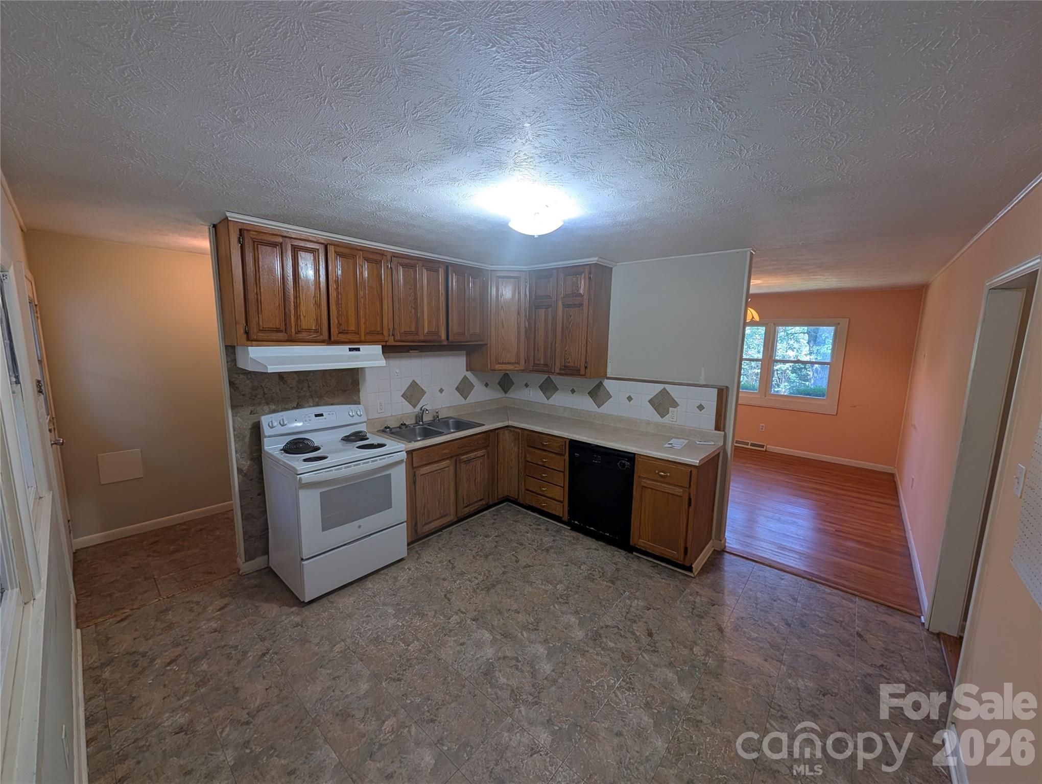 202 Melody Circle Property Photo 4