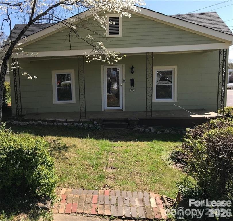 213 W King Street Property Photo 1
