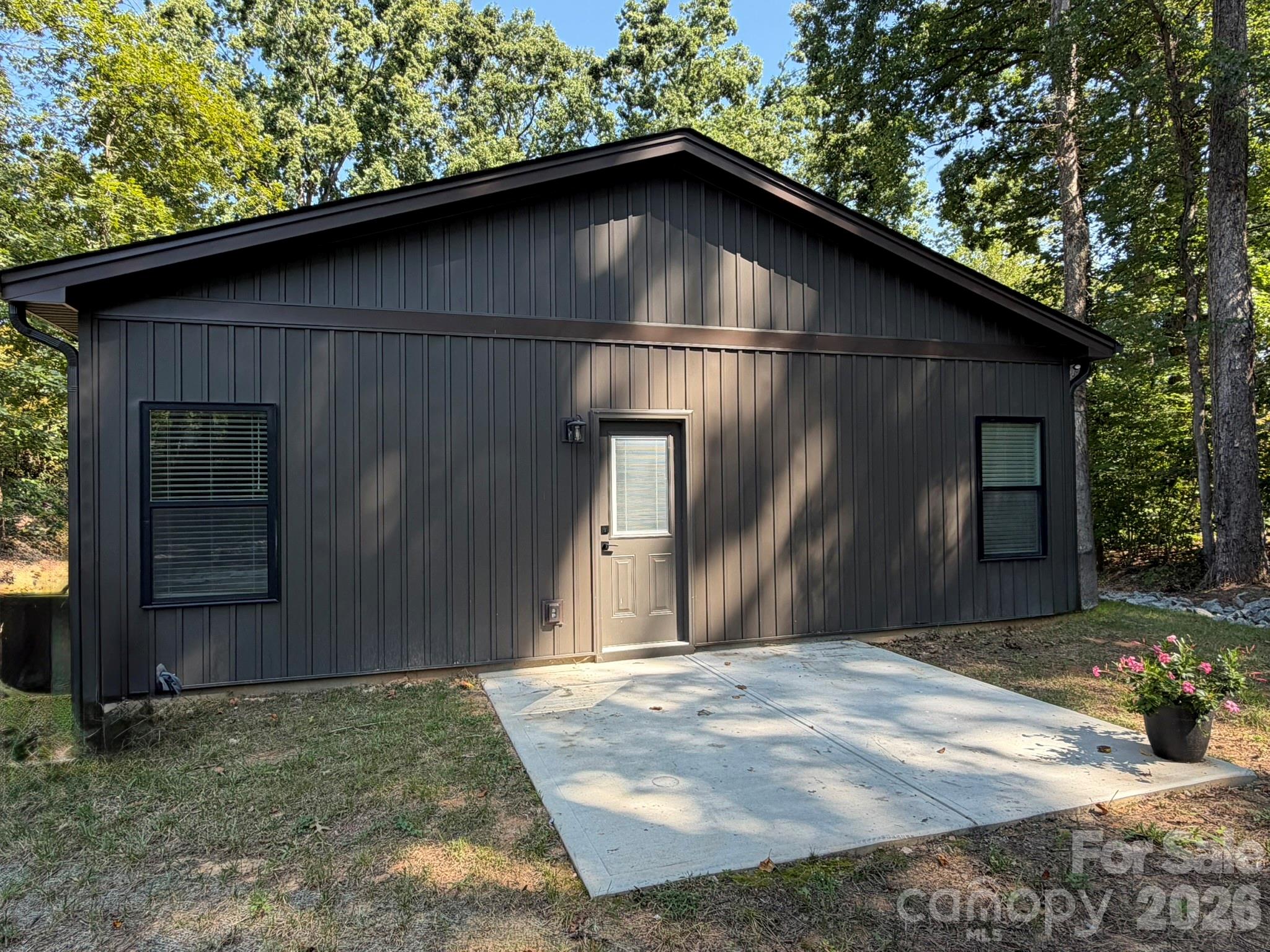 204 E Poplar Street Property Photo 5
