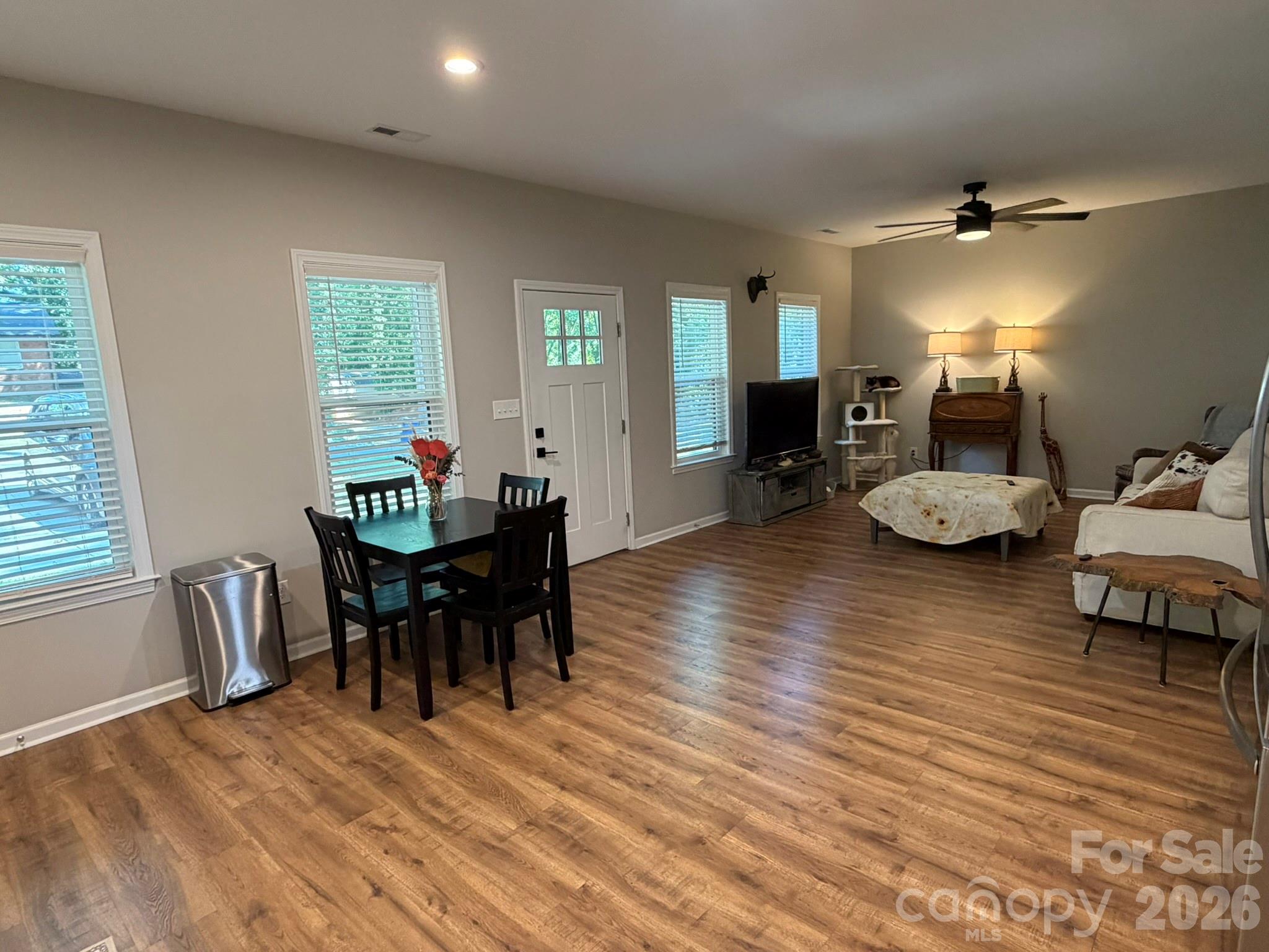 204 E Poplar Street Property Photo 8