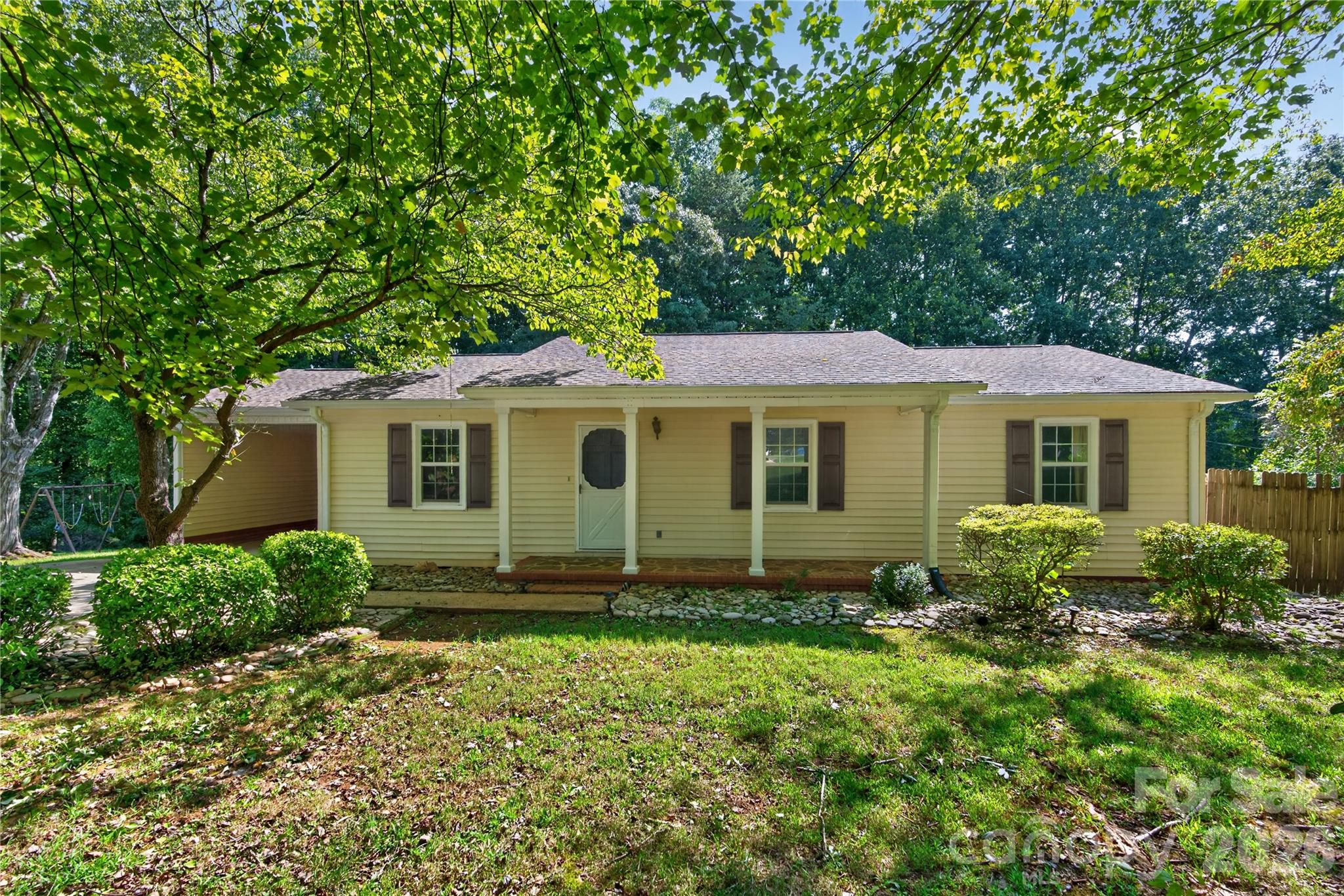 304 Hickory Lane Property Photo 1