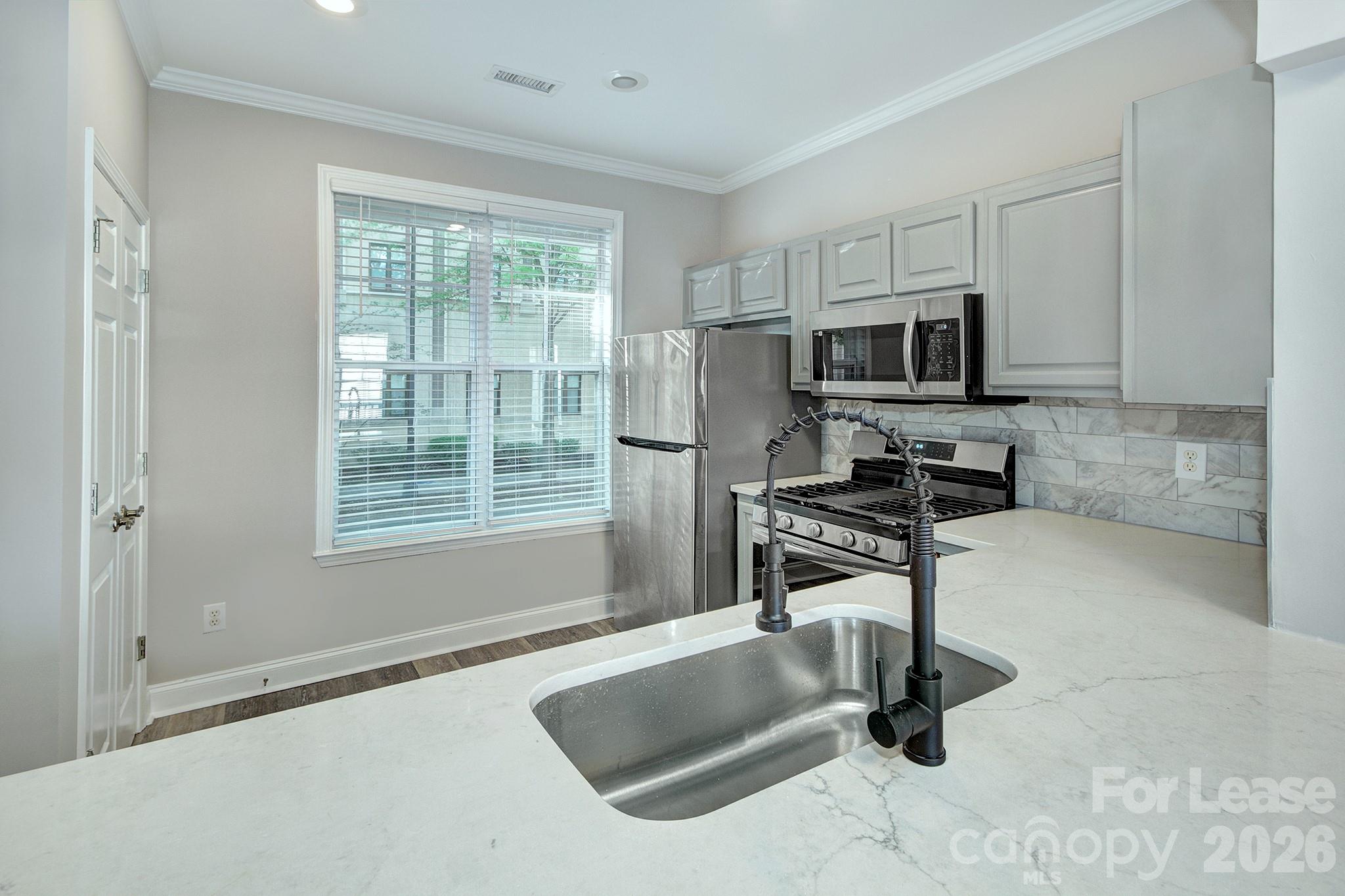 210 S Cedar Street Property Photo 6