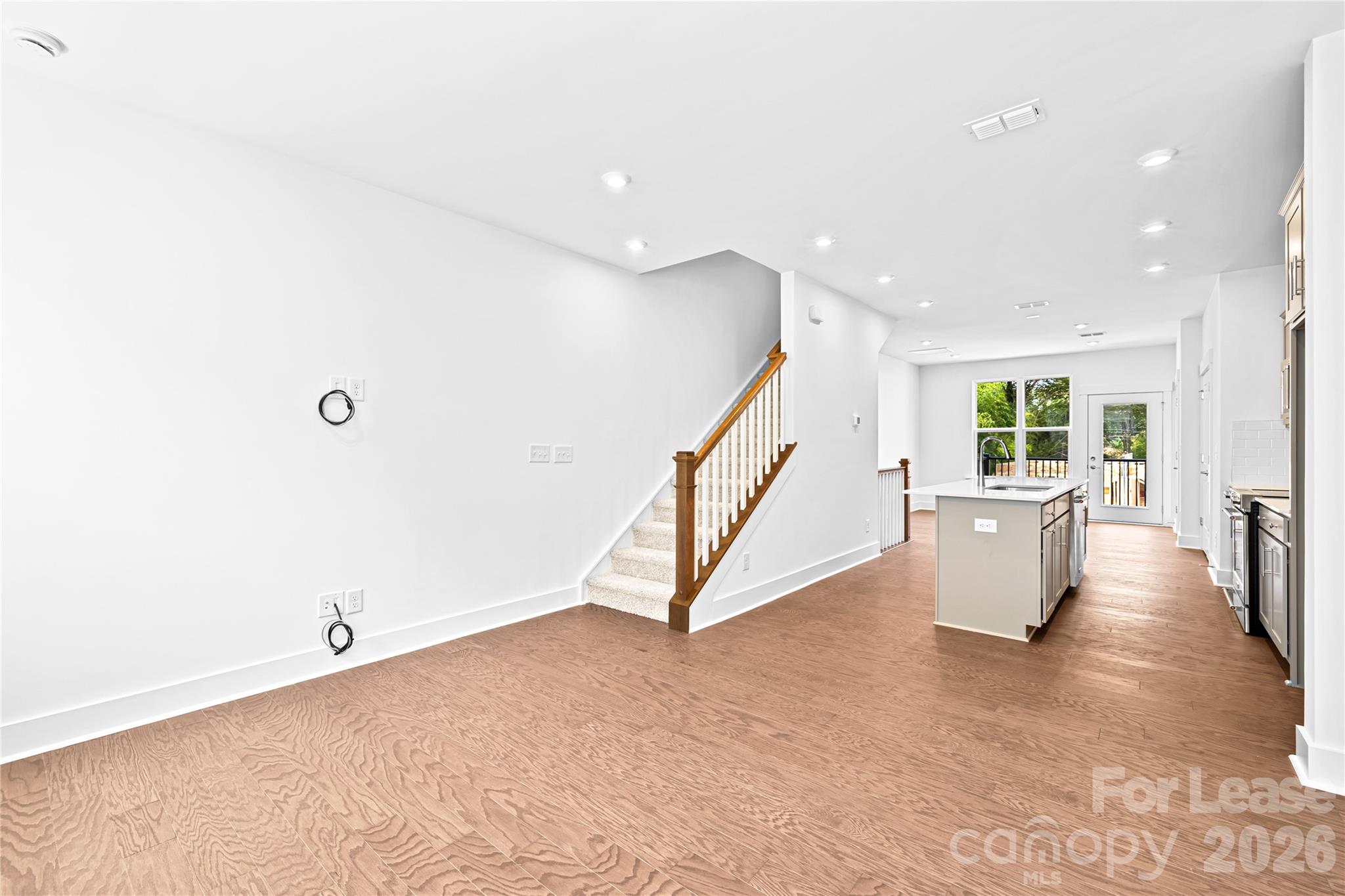 4422005 Property Photo 3