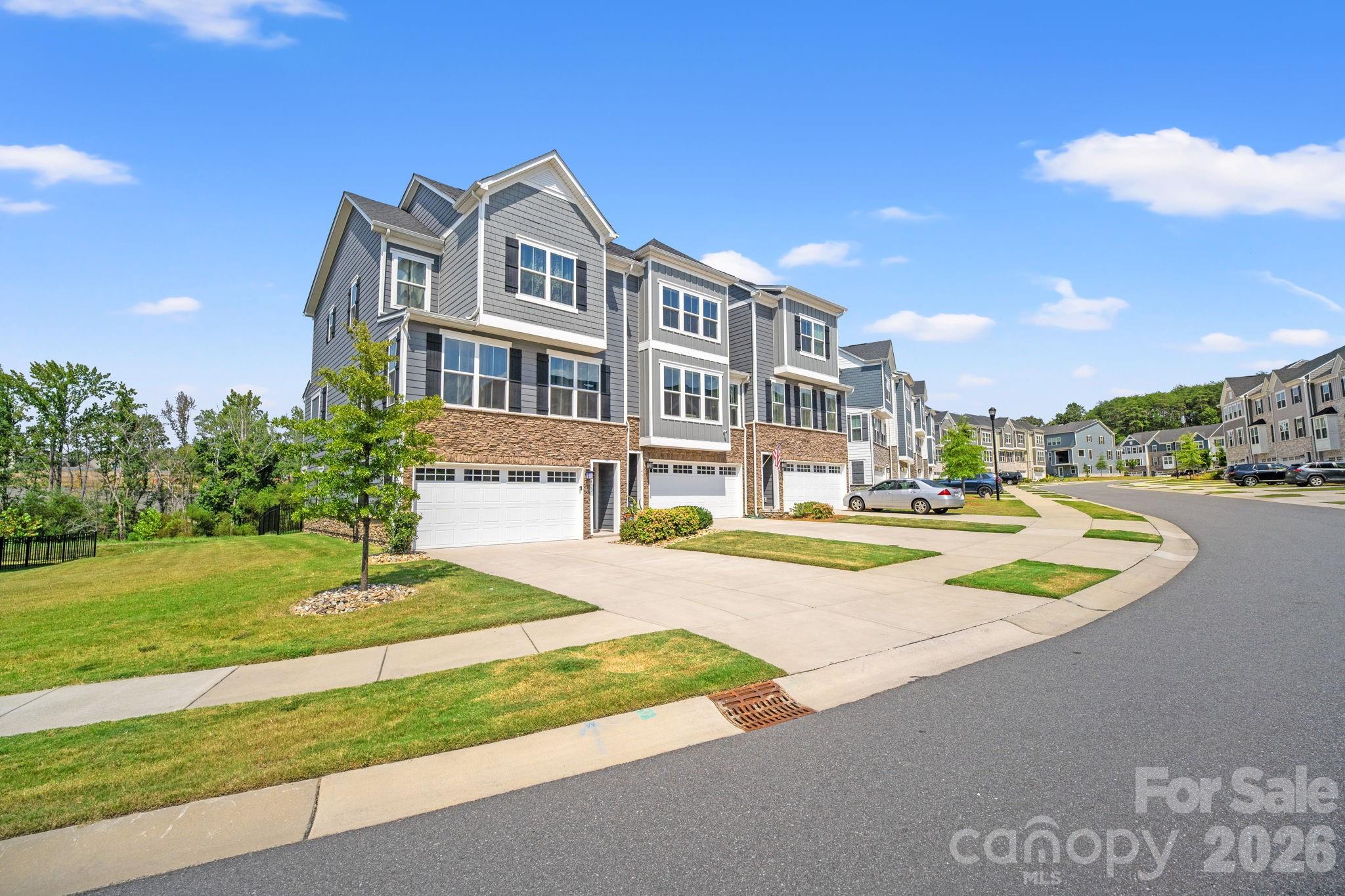 435 Lahinch Drive Property Photo 1