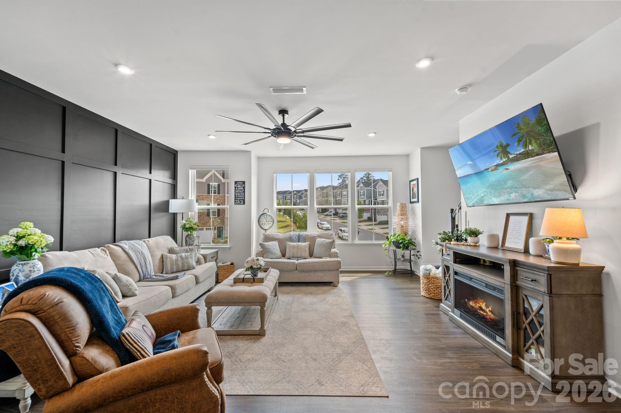 435 Lahinch Drive Property Photo 4