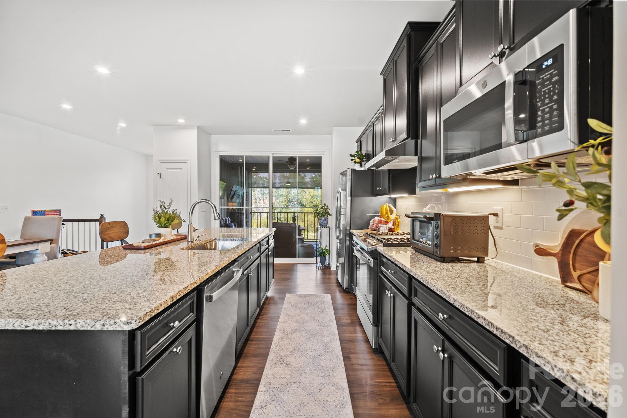 435 Lahinch Drive Property Photo 8