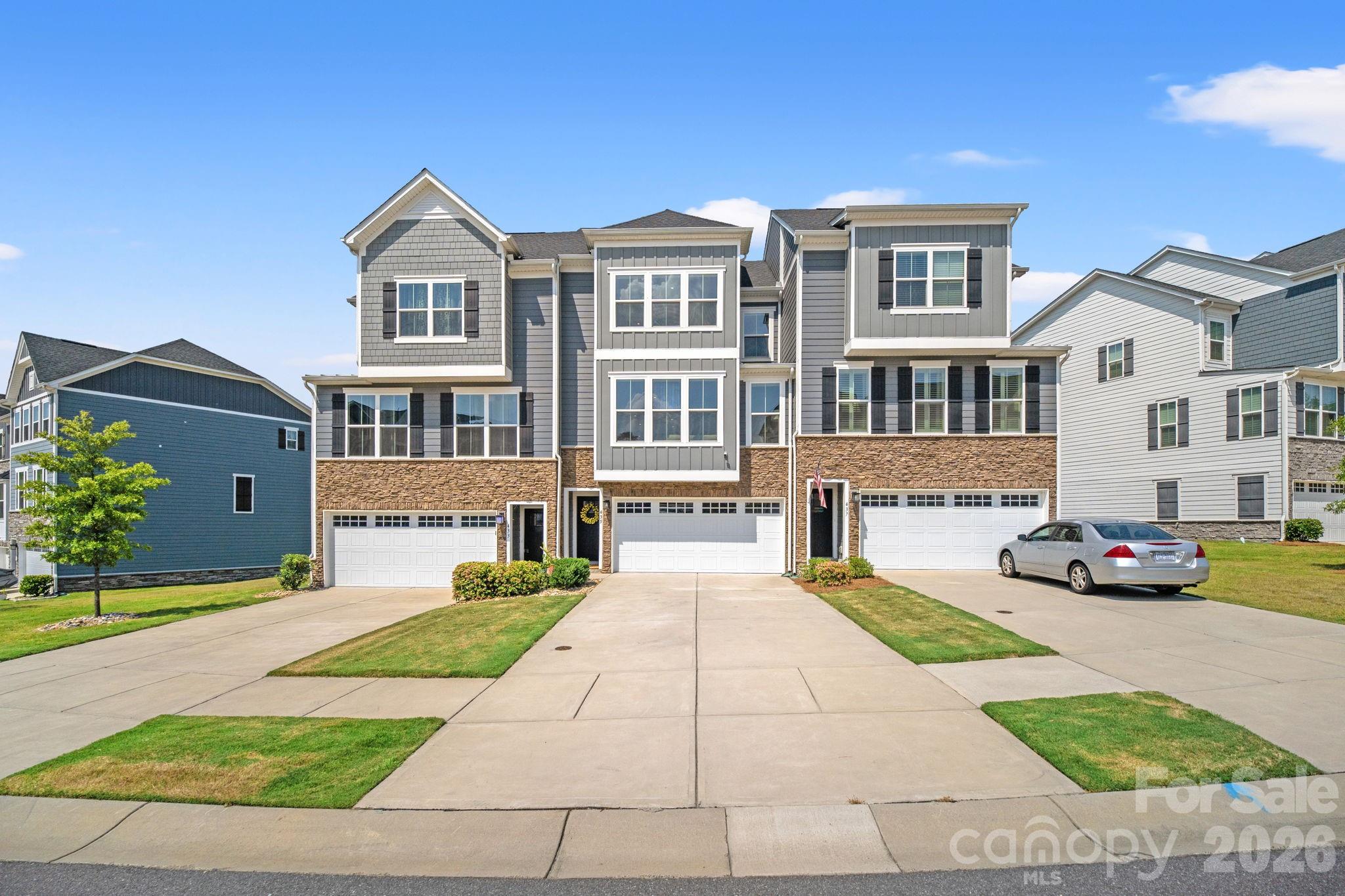 435 Lahinch Drive Property Photo 40