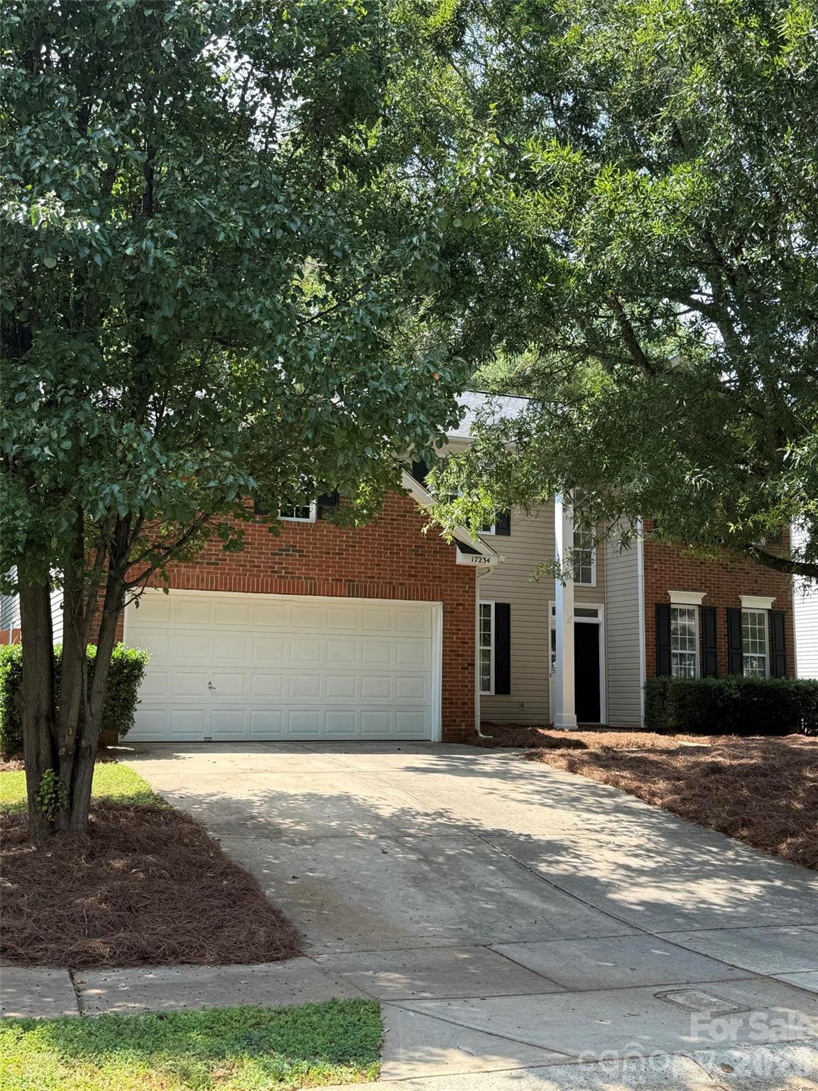 17234 Georgian Hall Drive Property Photo 2