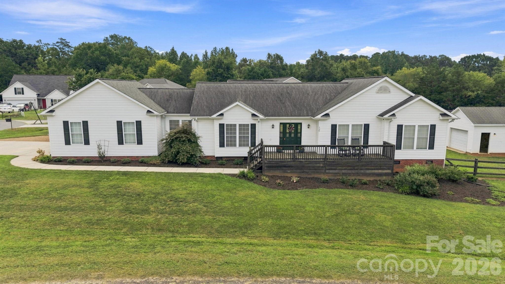 708 Paint Circle Property Photo 2
