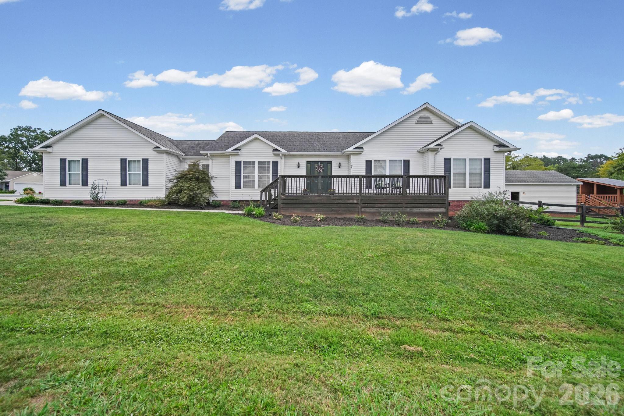 708 Paint Circle Property Photo 3