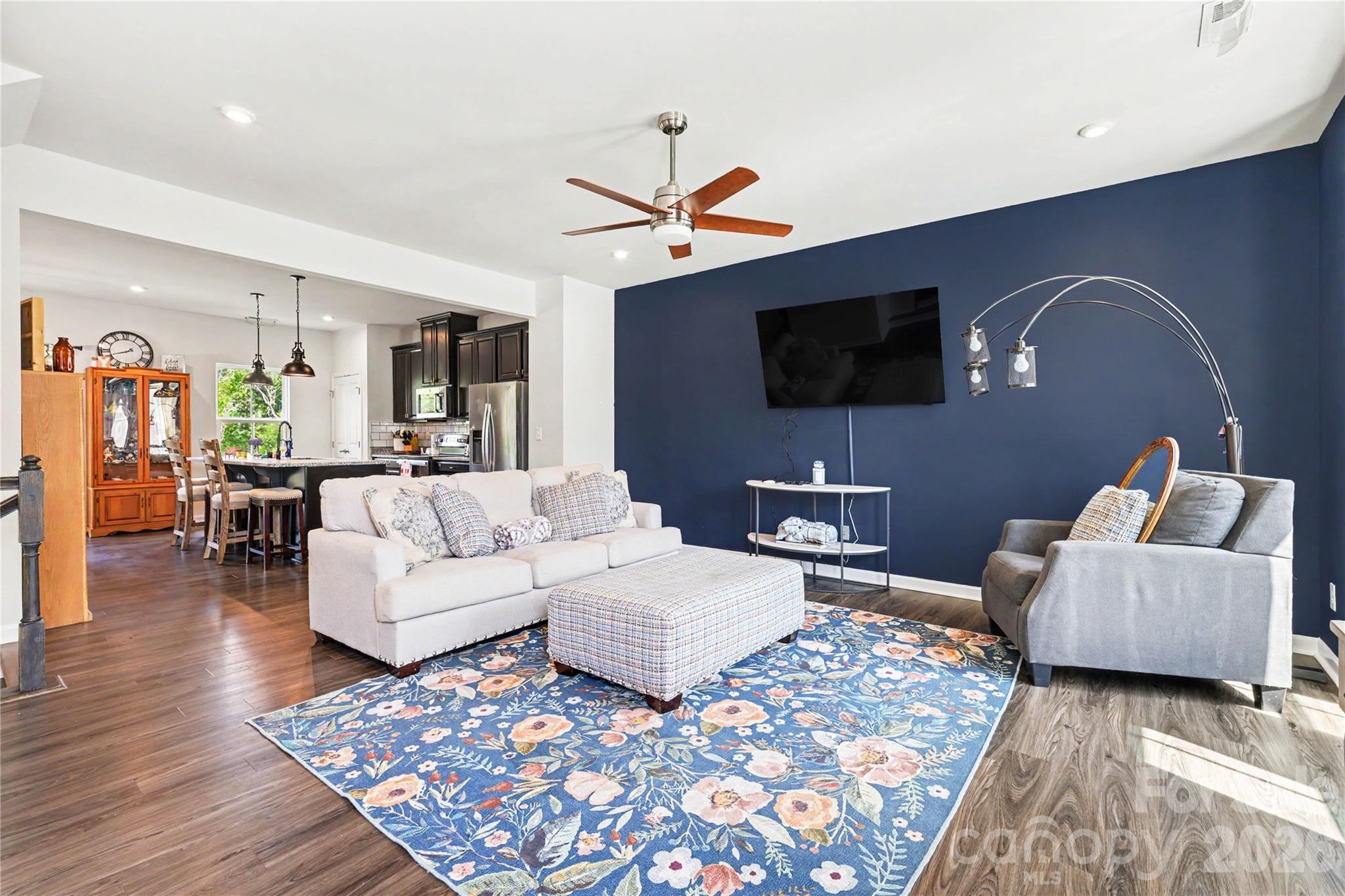 409 Lahinch Drive Property Photo 8