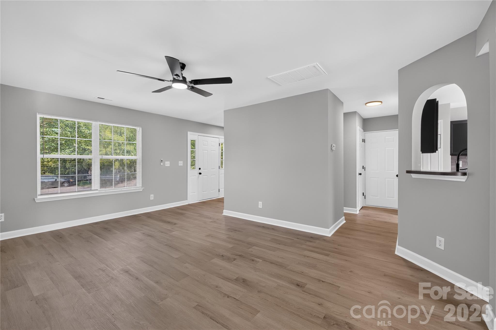 634 Longacre Drive Property Photo 6