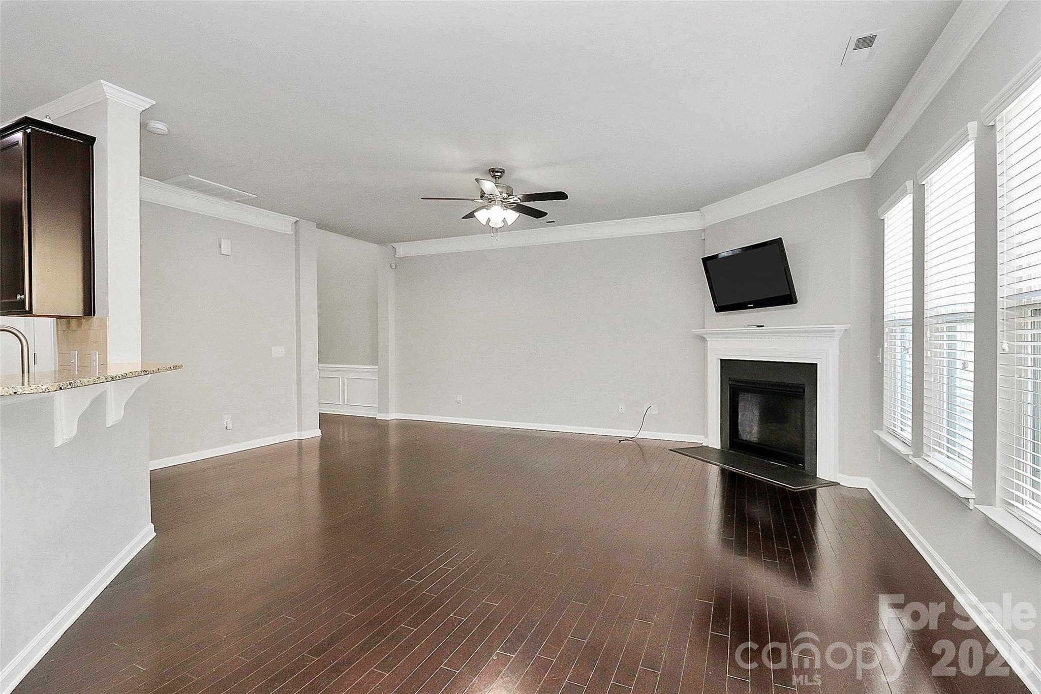 1929 Royal Gorge Avenue Property Photo 5