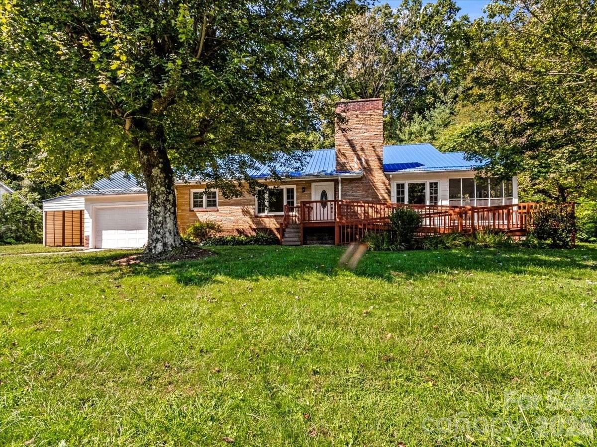 422 Altapass Highway Property Photo 1
