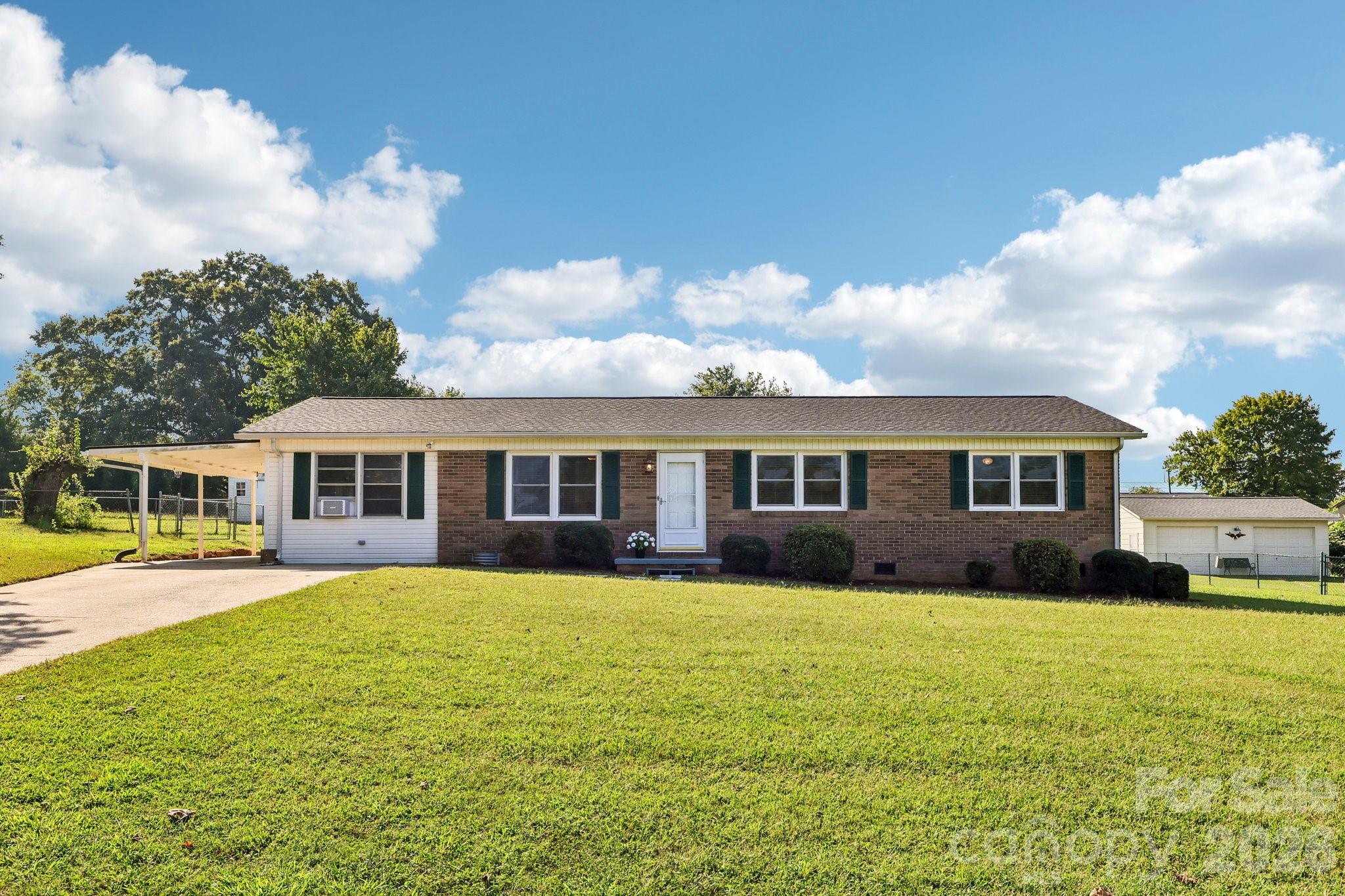 5111 Hawthorne Lane Property Photo 3