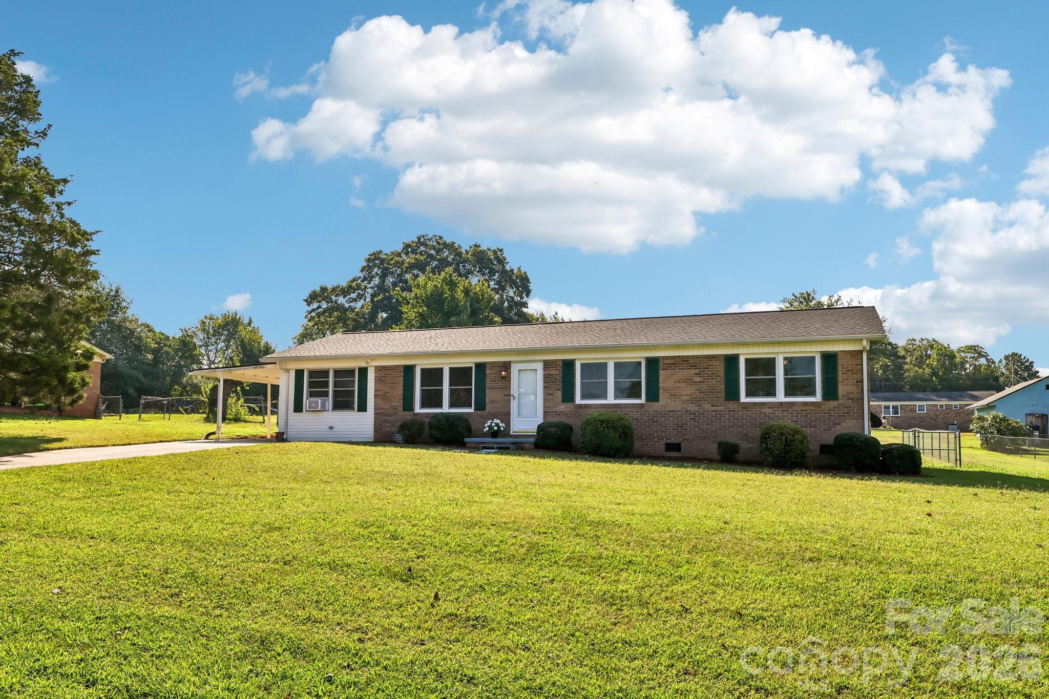 5111 Hawthorne Lane Property Photo 4