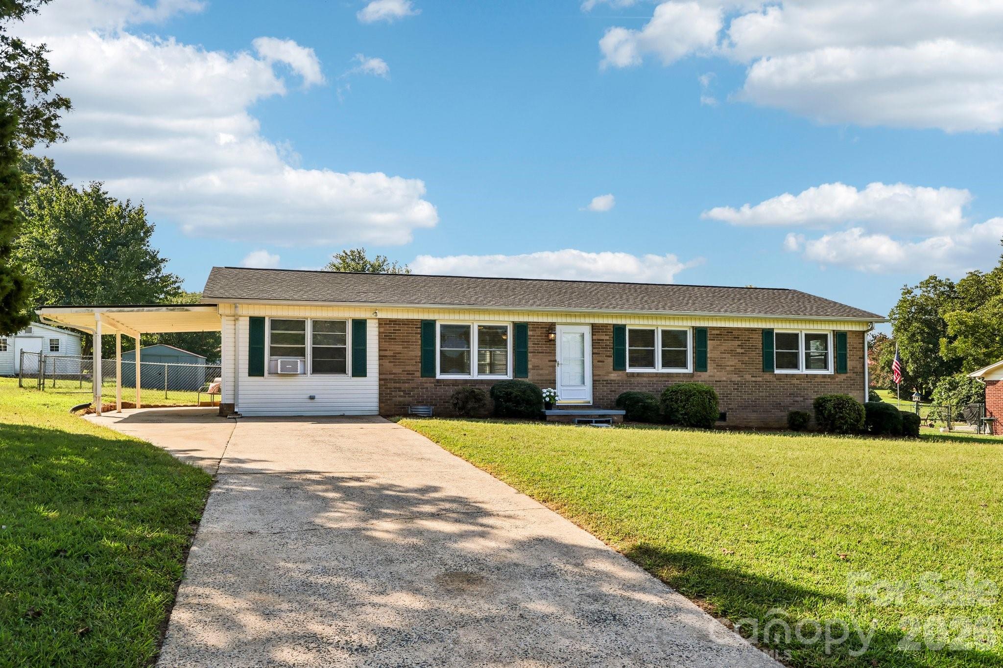 5111 Hawthorne Lane Property Photo 5