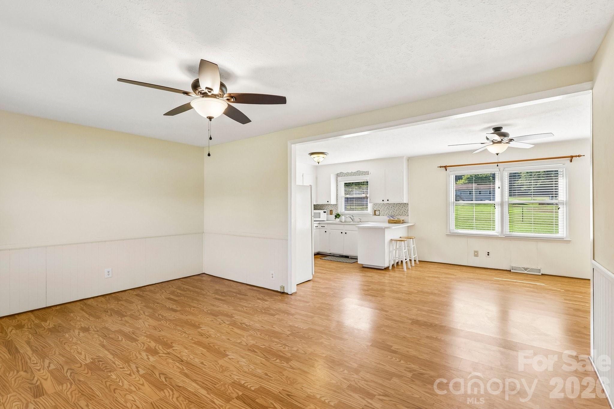 5111 Hawthorne Lane Property Photo 6