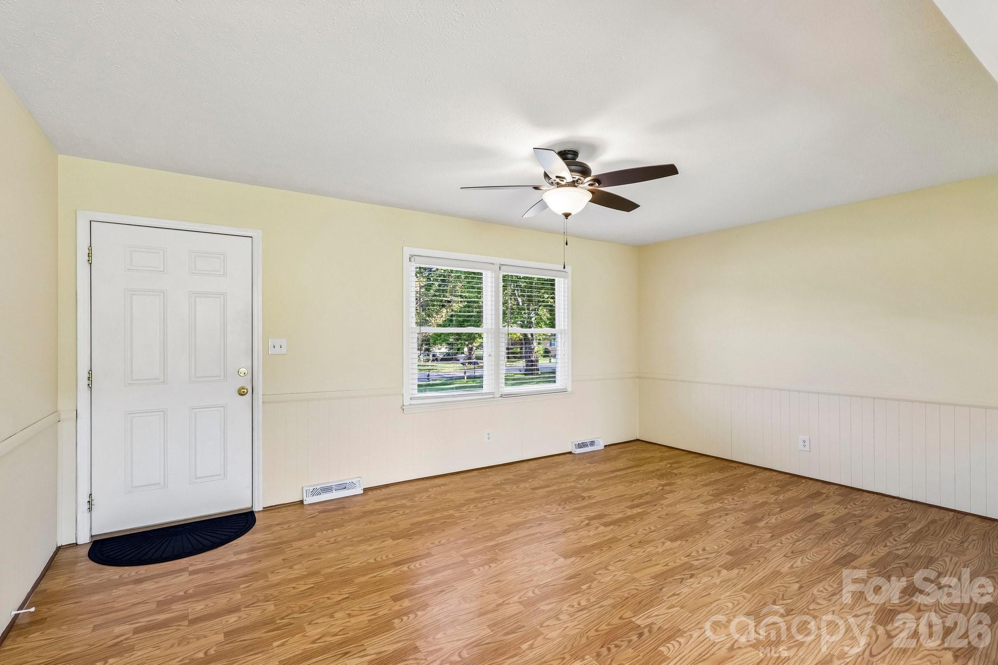 5111 Hawthorne Lane Property Photo 8