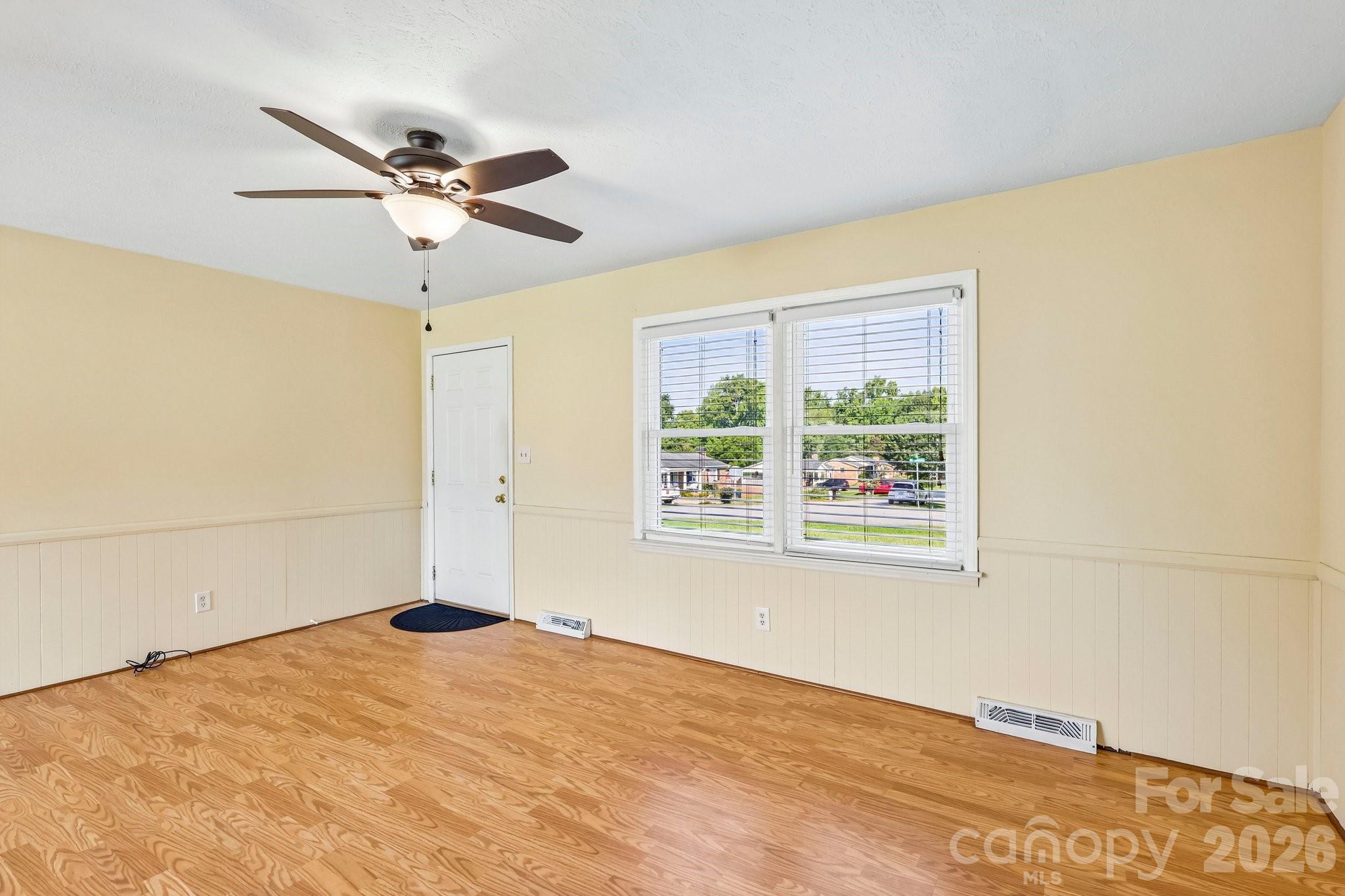 5111 Hawthorne Lane Property Photo 9