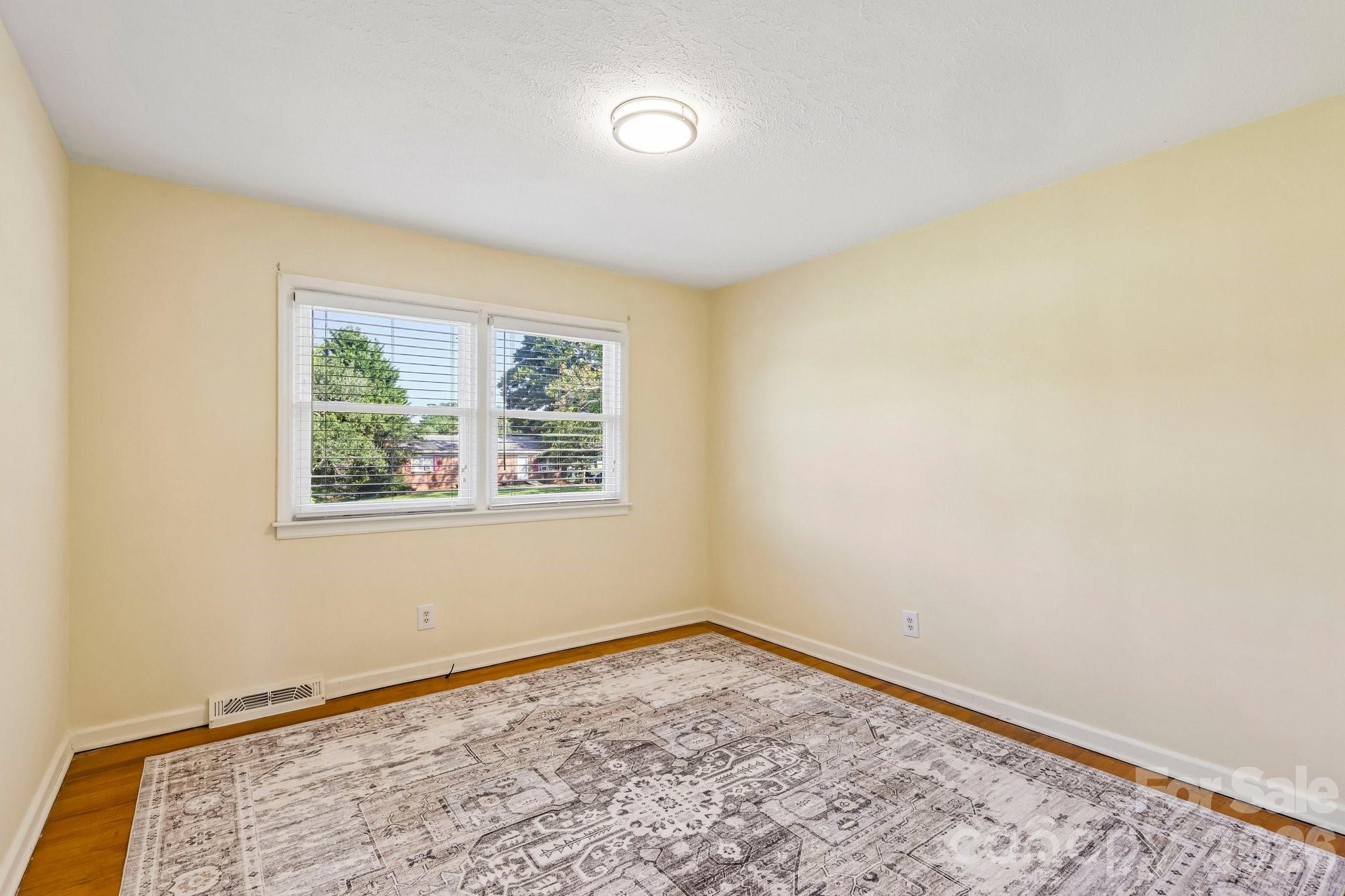 5111 Hawthorne Lane Property Photo 16