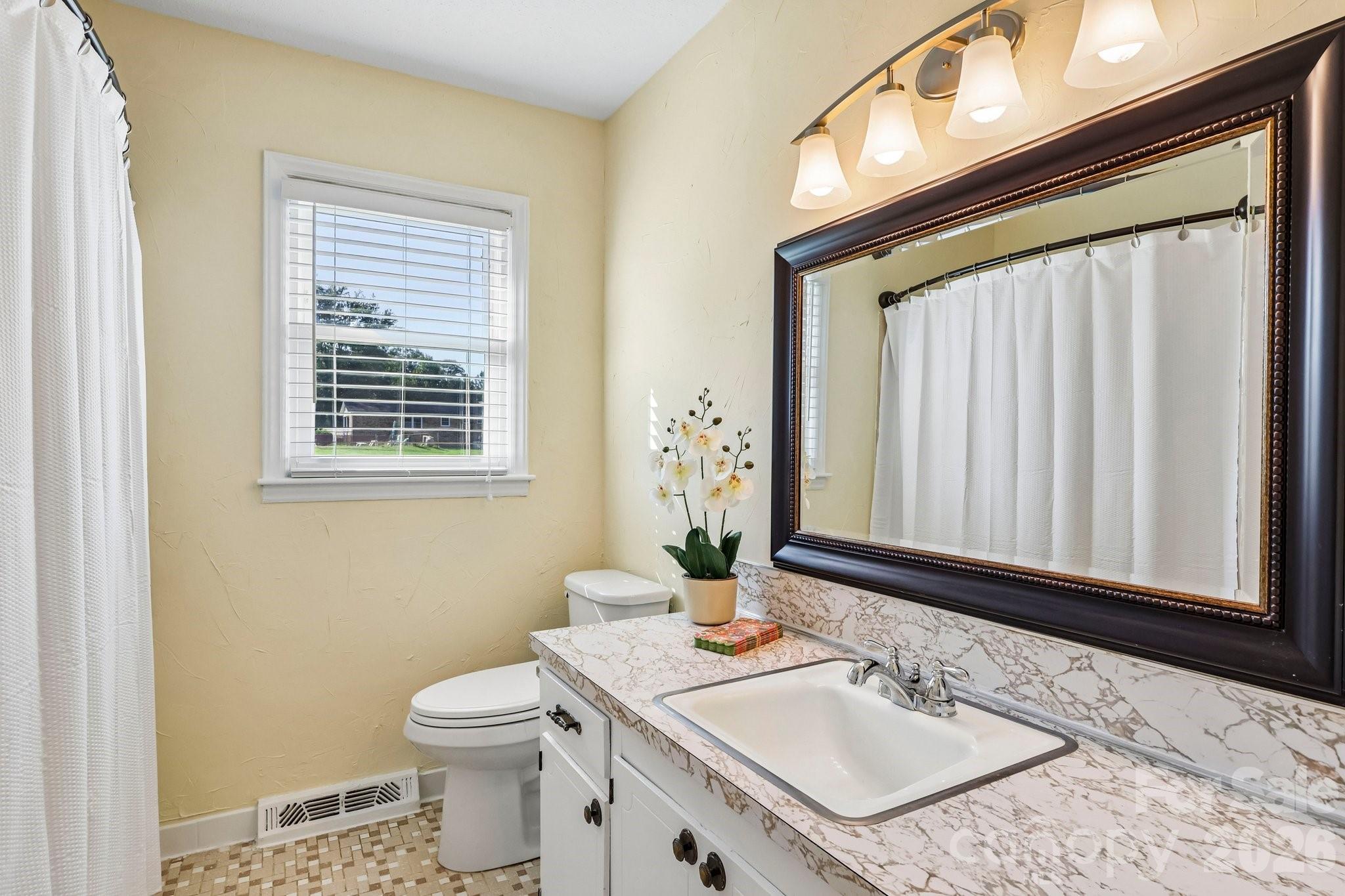 5111 Hawthorne Lane Property Photo 18