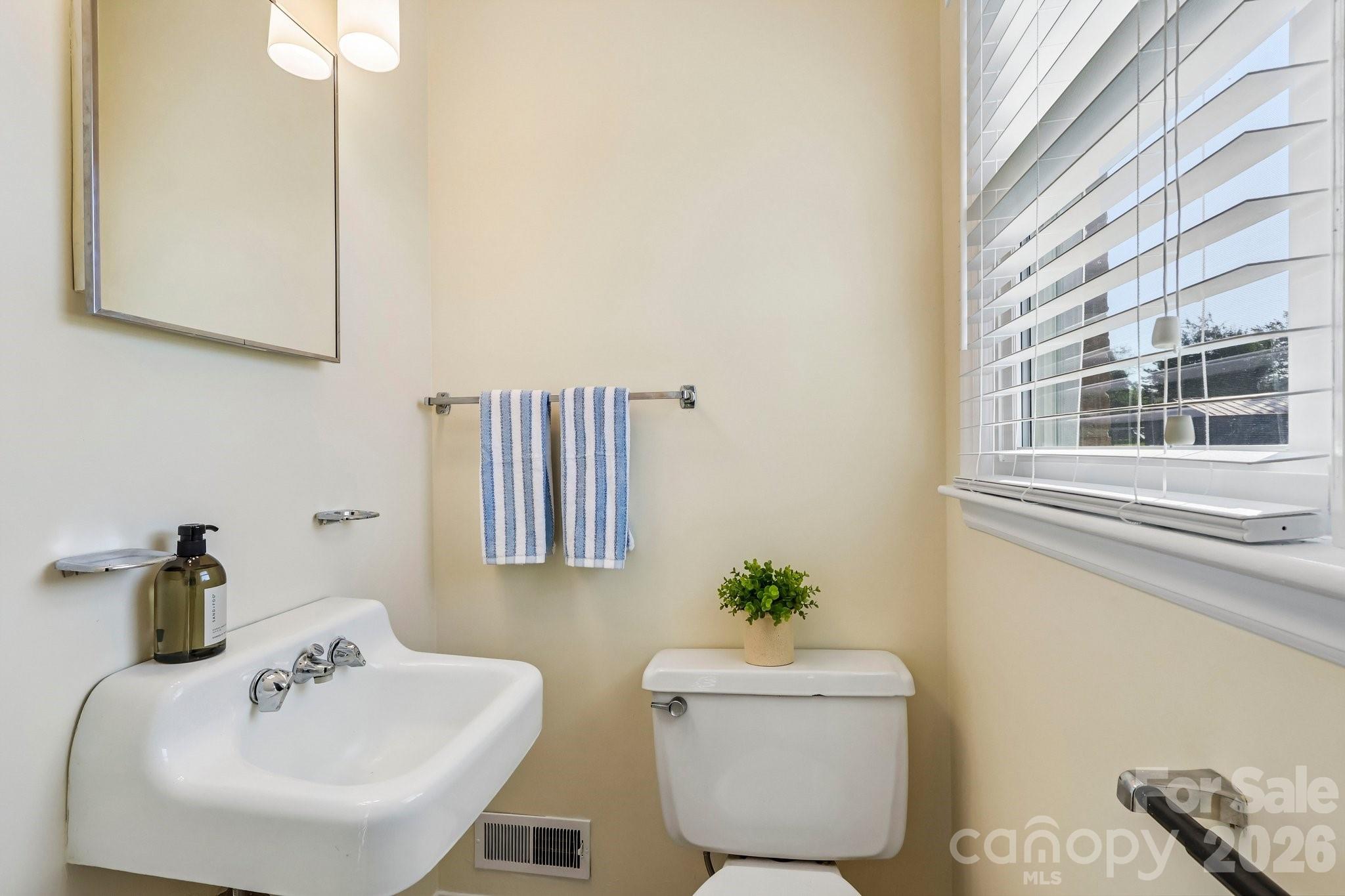 5111 Hawthorne Lane Property Photo 24