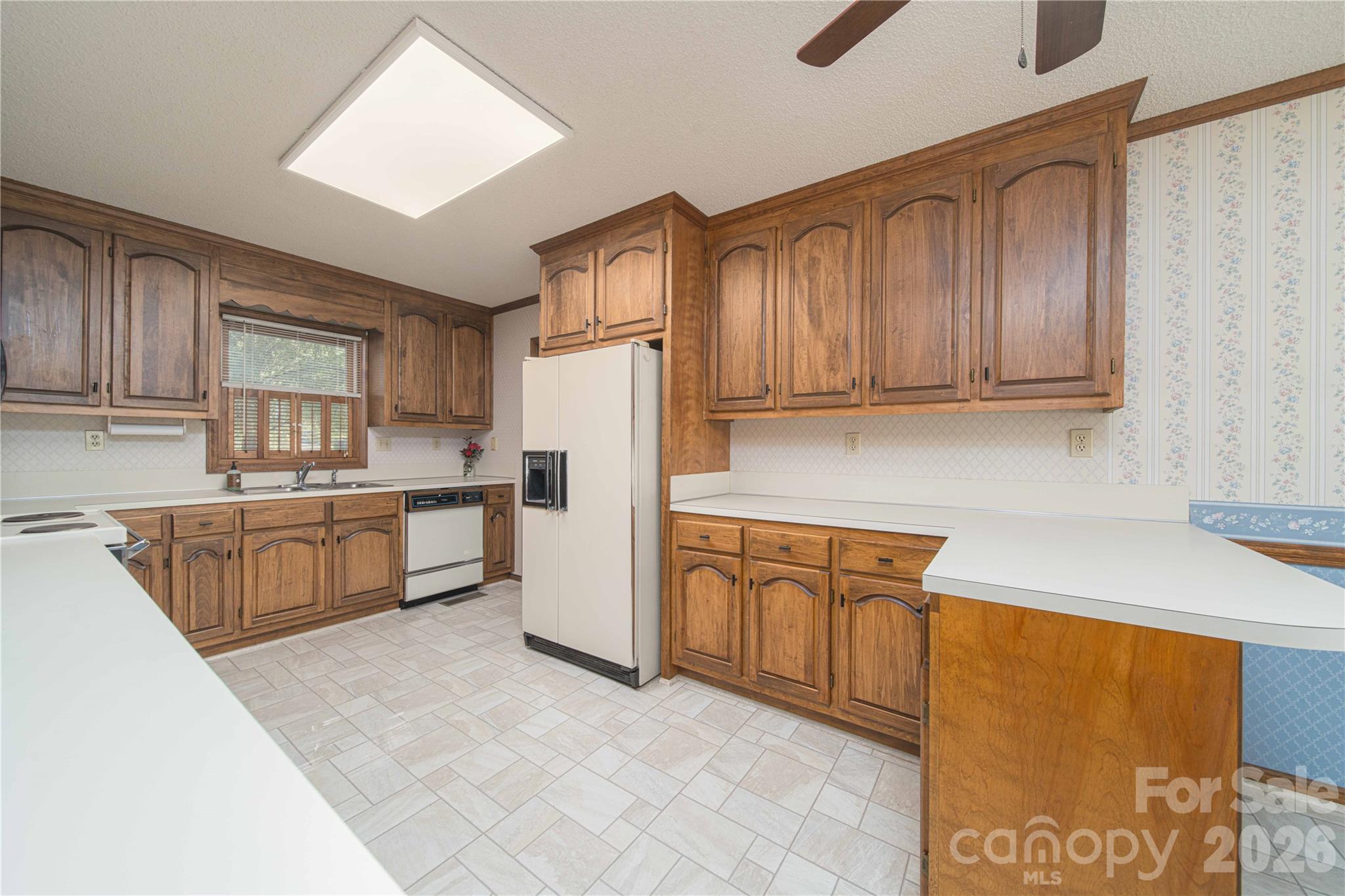 614 Salisbury Street Property Photo 2