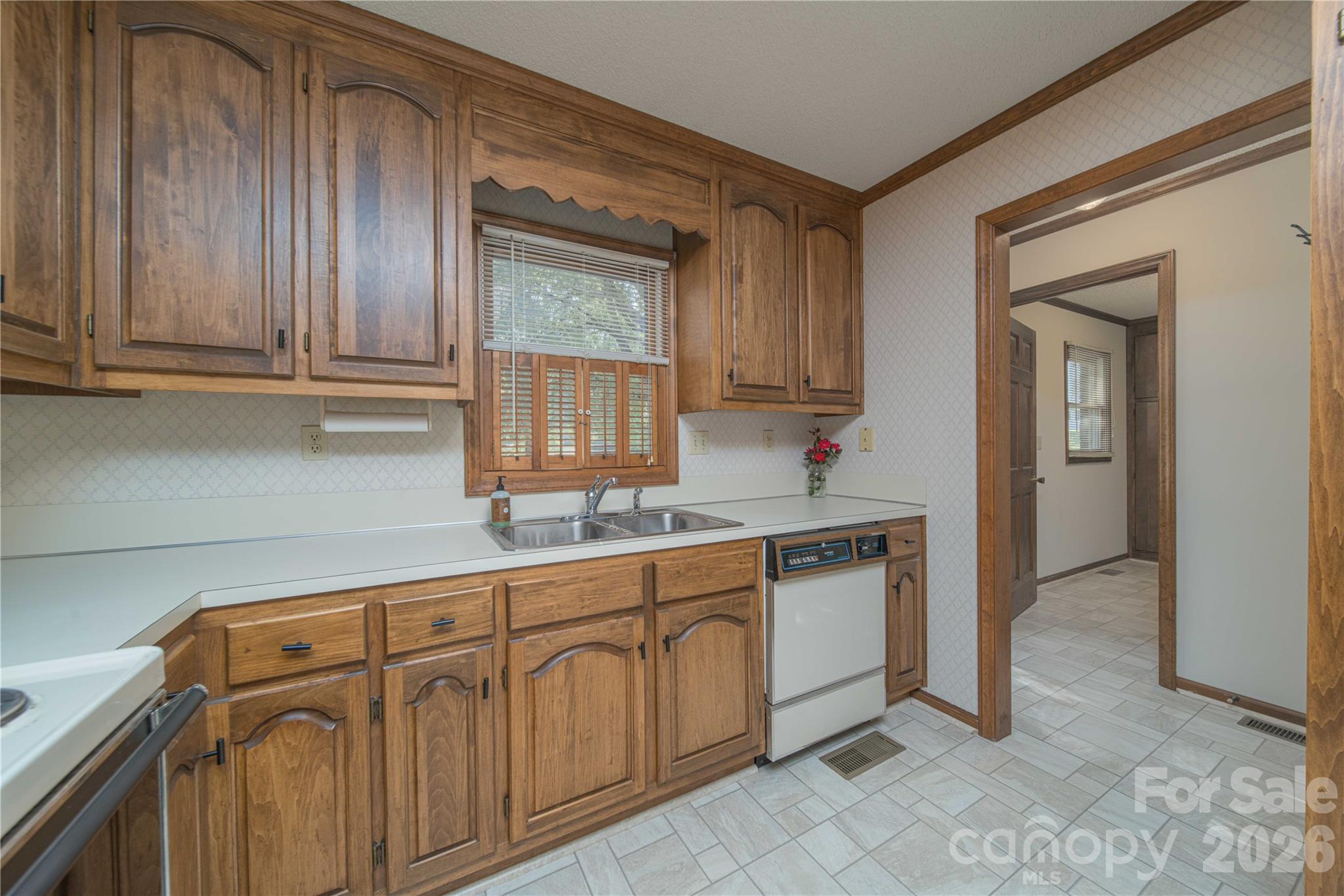 614 Salisbury Street Property Photo 4