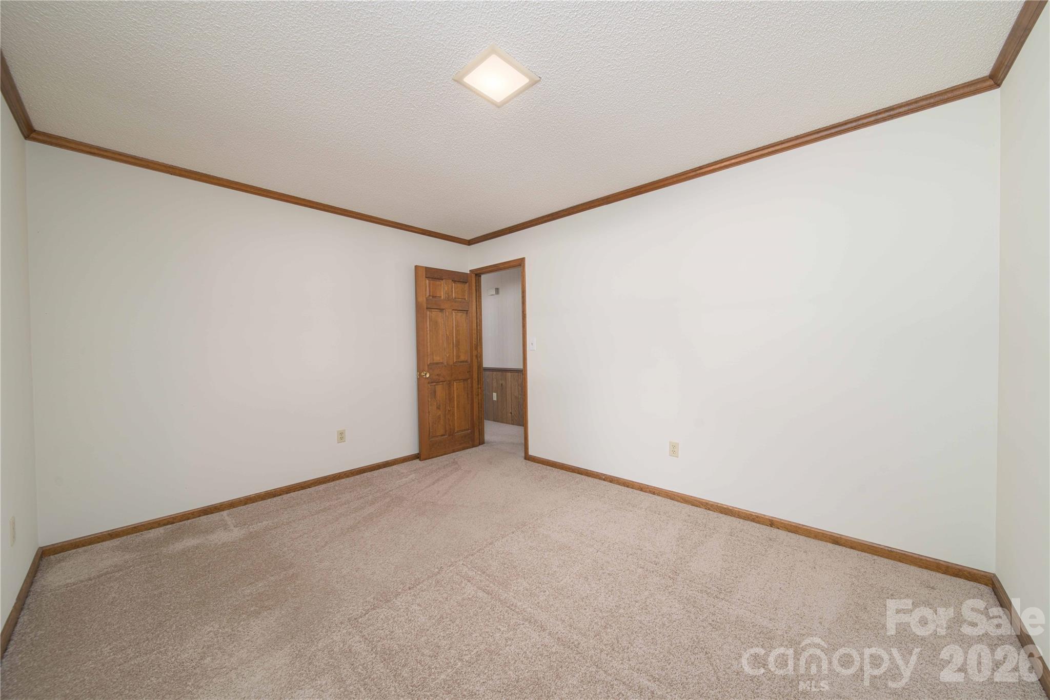 614 Salisbury Street Property Photo 9