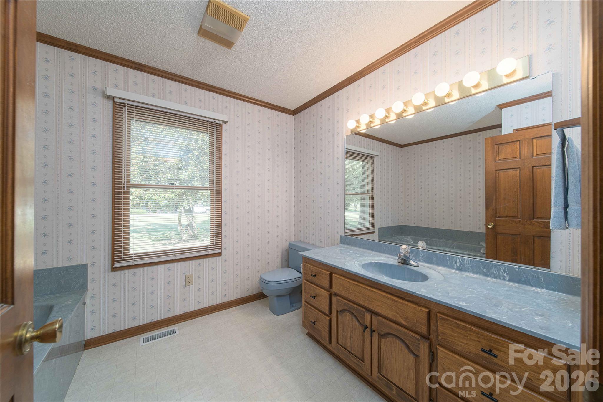 614 Salisbury Street Property Photo 10