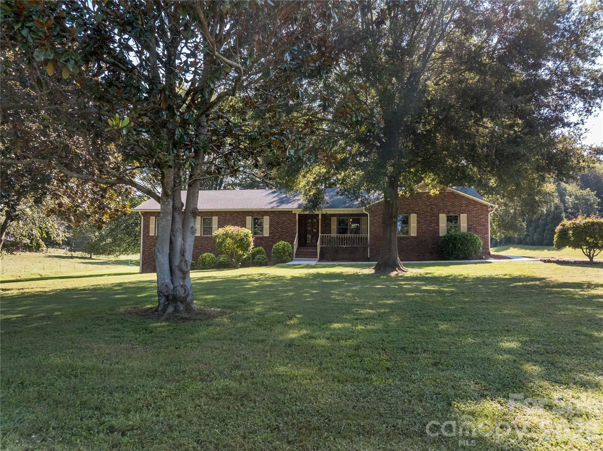 614 Salisbury Street Property Photo 17