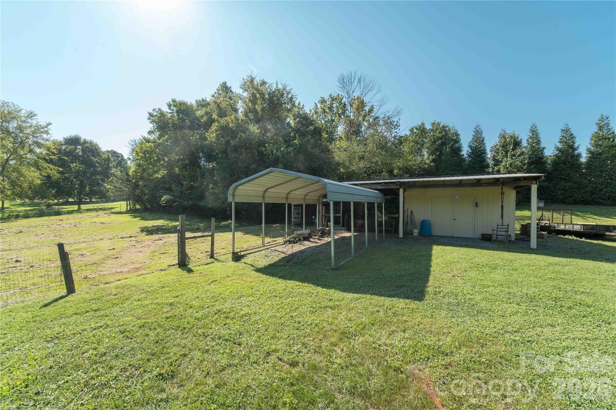 614 Salisbury Street Property Photo 29