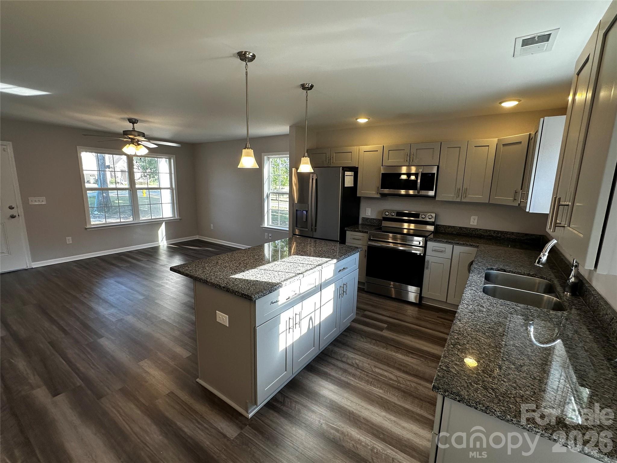 408 S Elm Street Property Photo 6