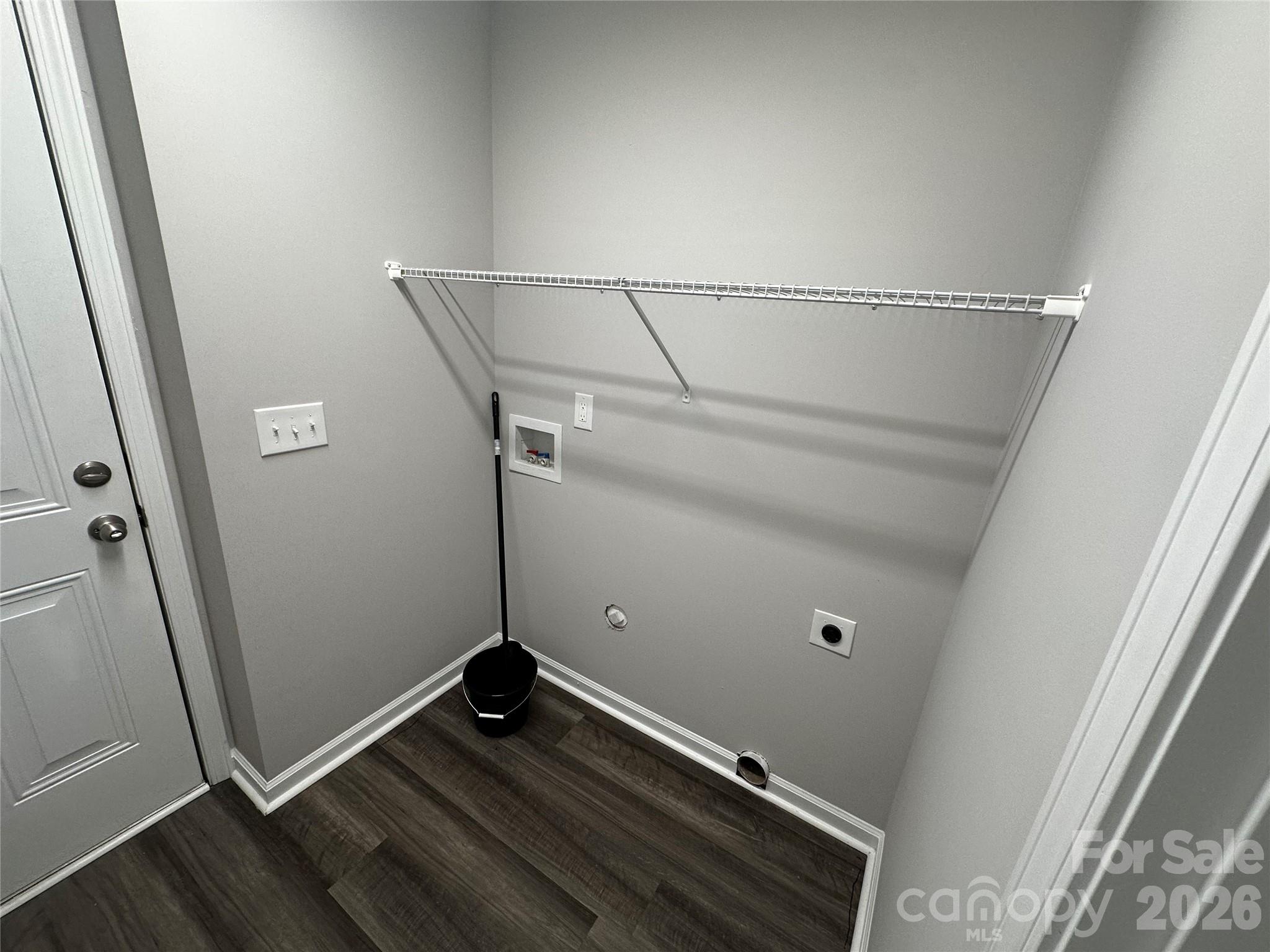 408 S Elm Street Property Photo 8