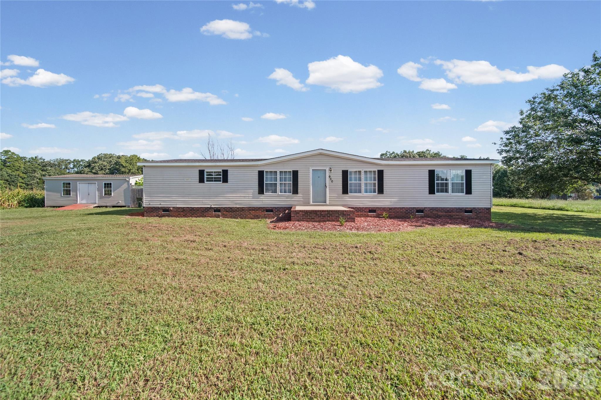 950 Weaver Road Property Photo 2