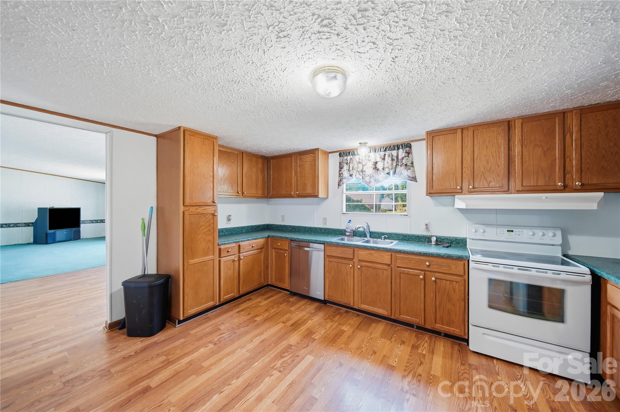 950 Weaver Road Property Photo 11