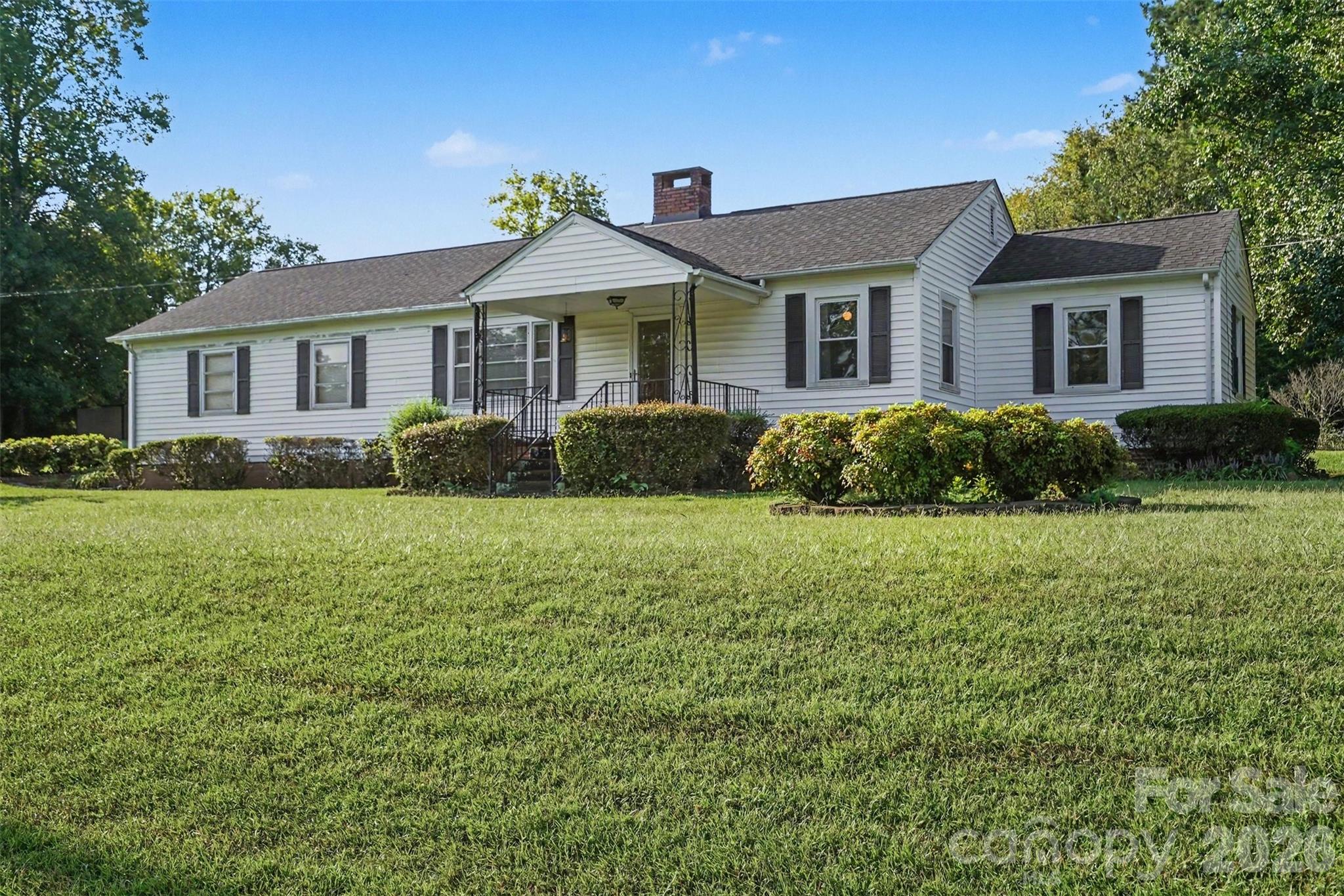 968 Hampton Grace Avenue Property Photo 2