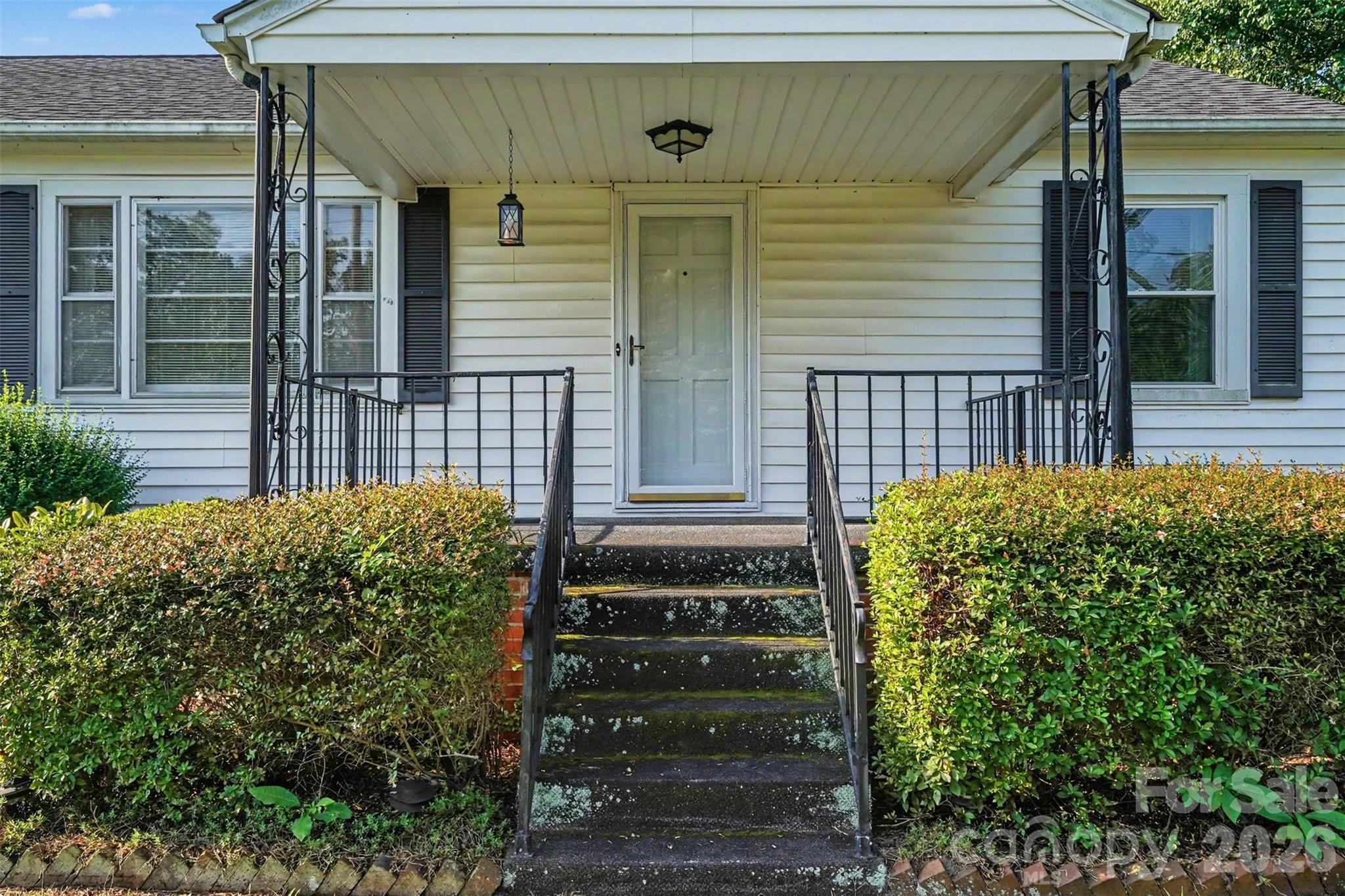 968 Hampton Grace Avenue Property Photo 3