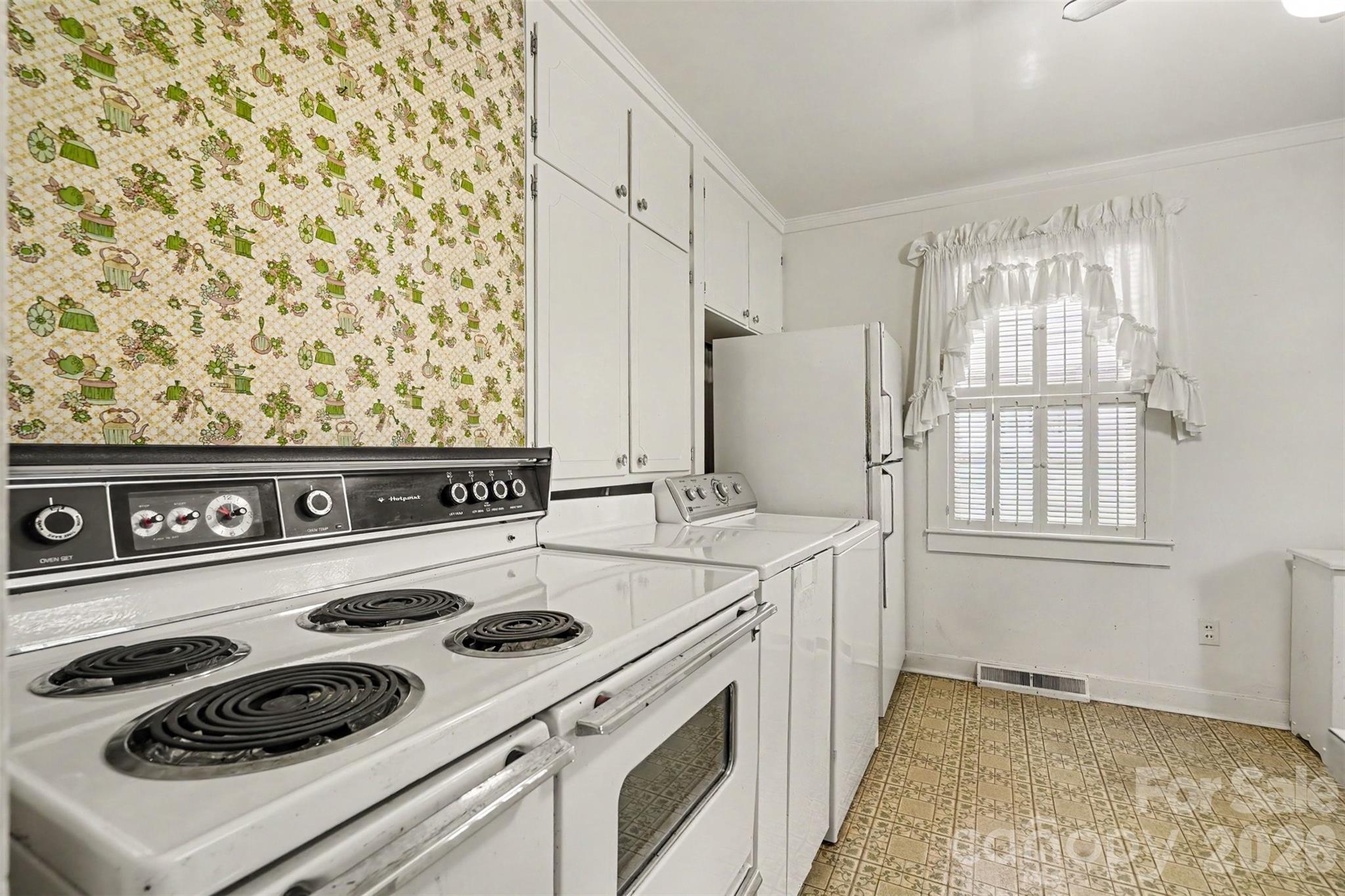 968 Hampton Grace Avenue Property Photo 10