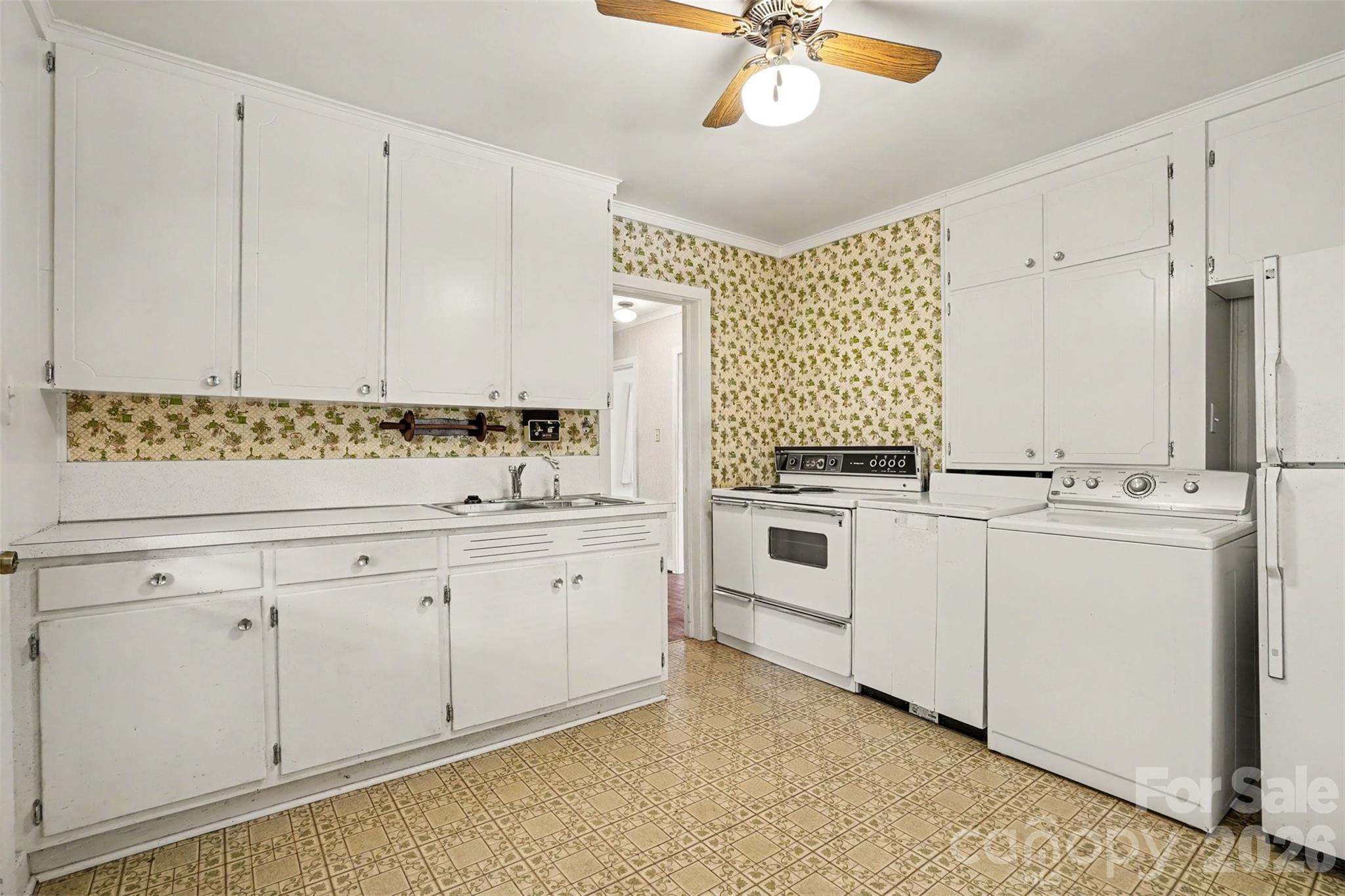 968 Hampton Grace Avenue Property Photo 13