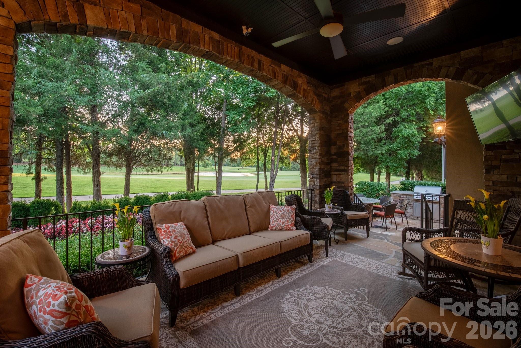 8718 Thornbury Place Property Photo 4