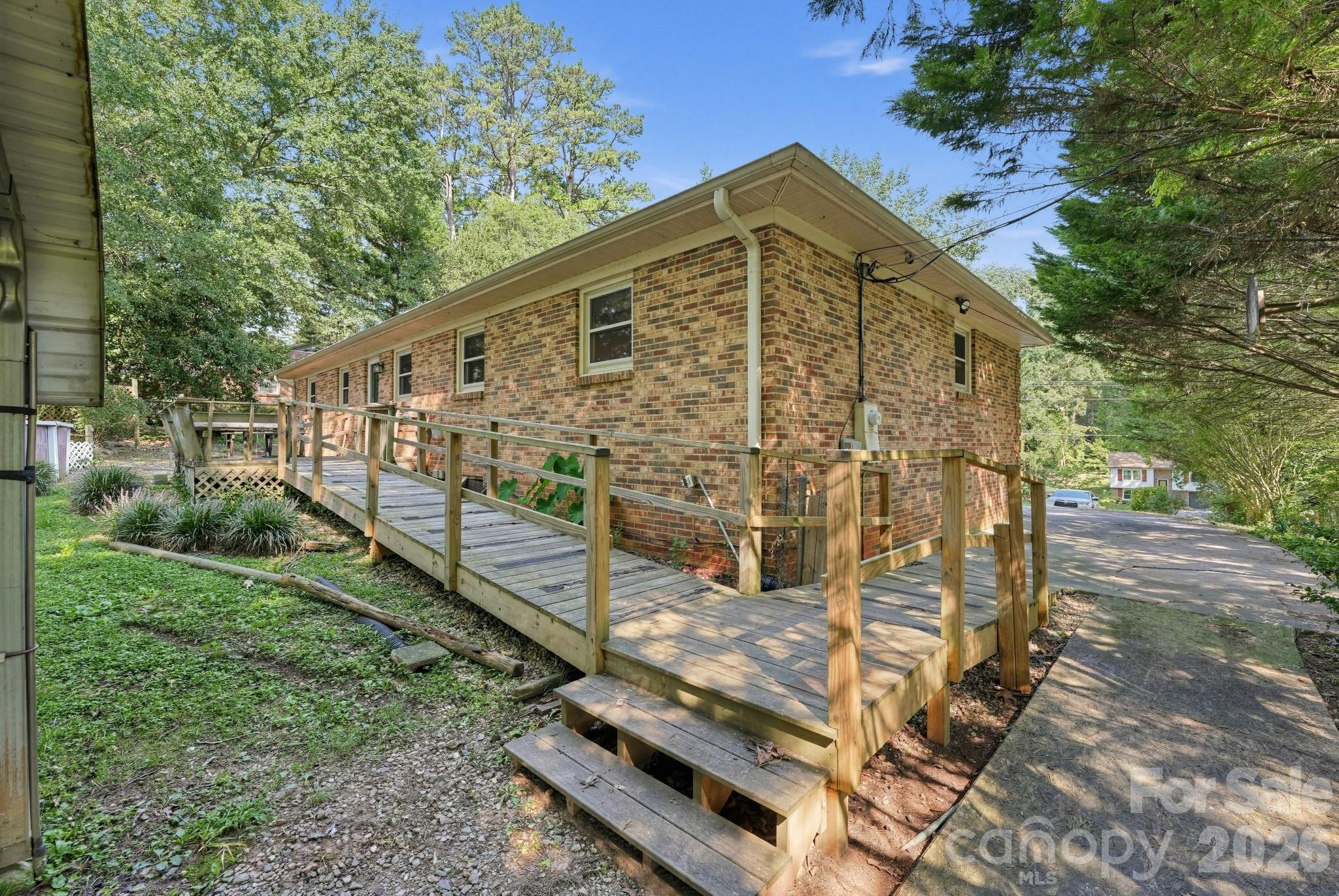 204 Redding Road Property Photo 6