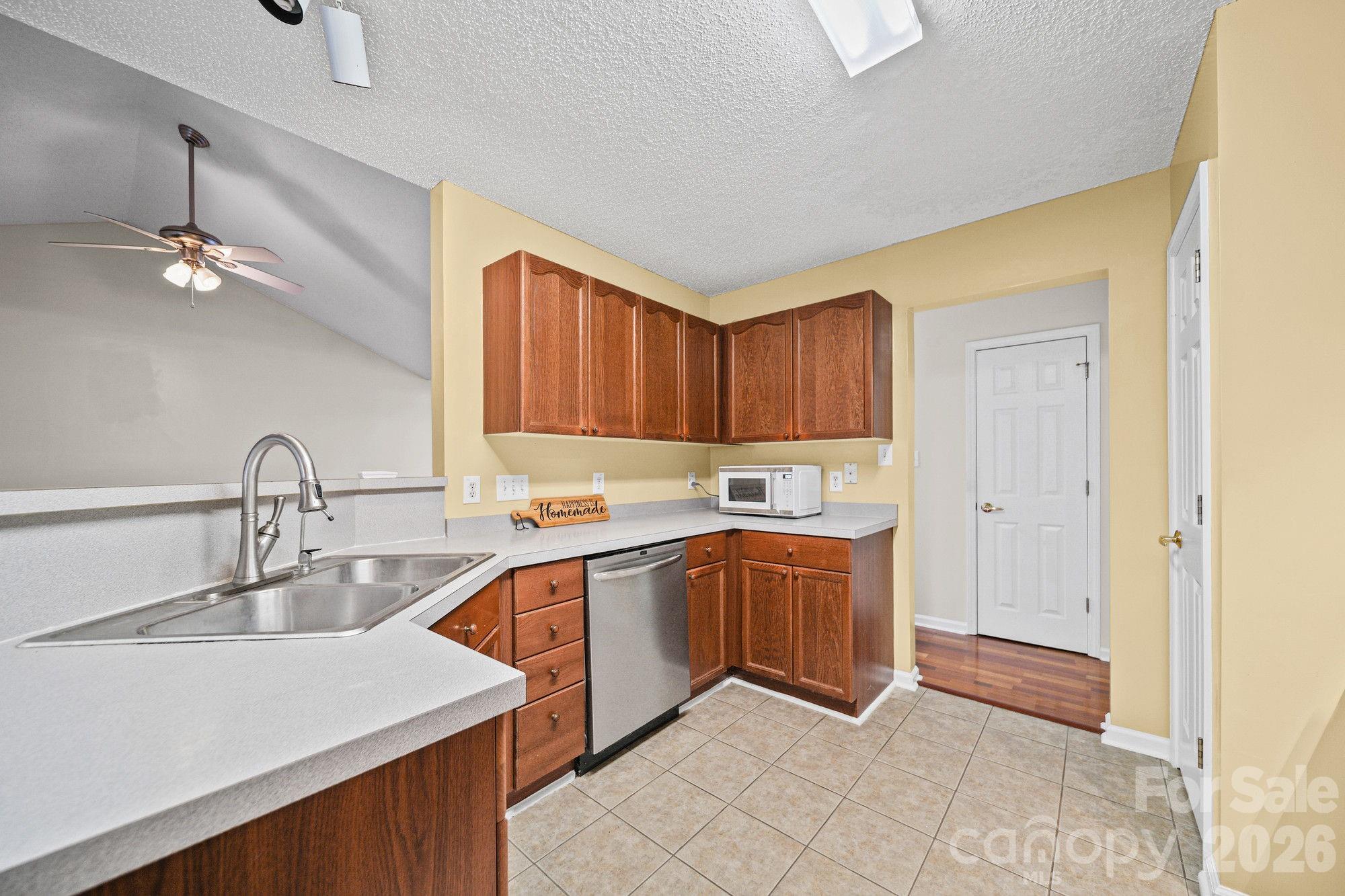 6414 Goldenblush Circle Property Photo 12