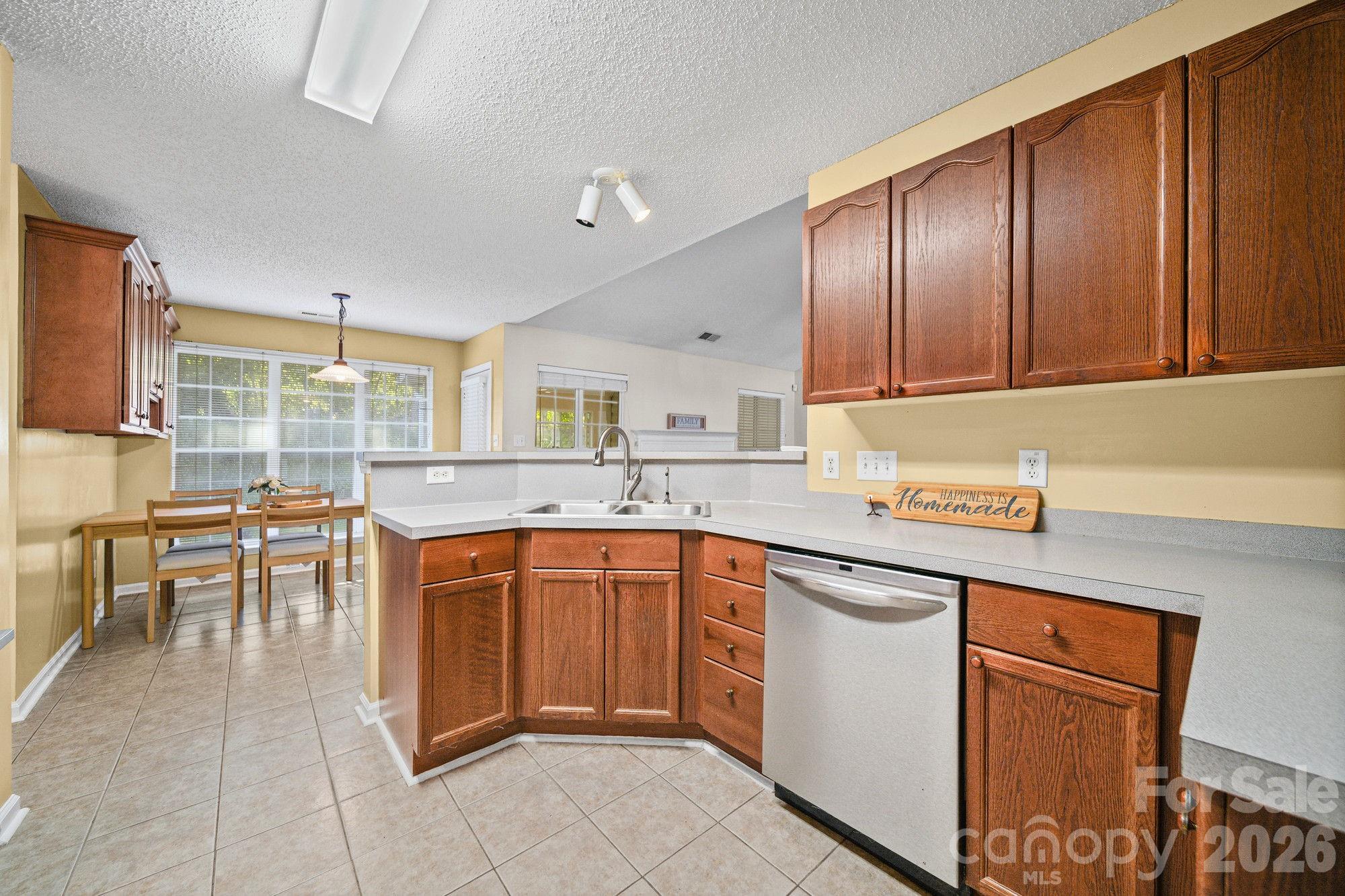 6414 Goldenblush Circle Property Photo 14