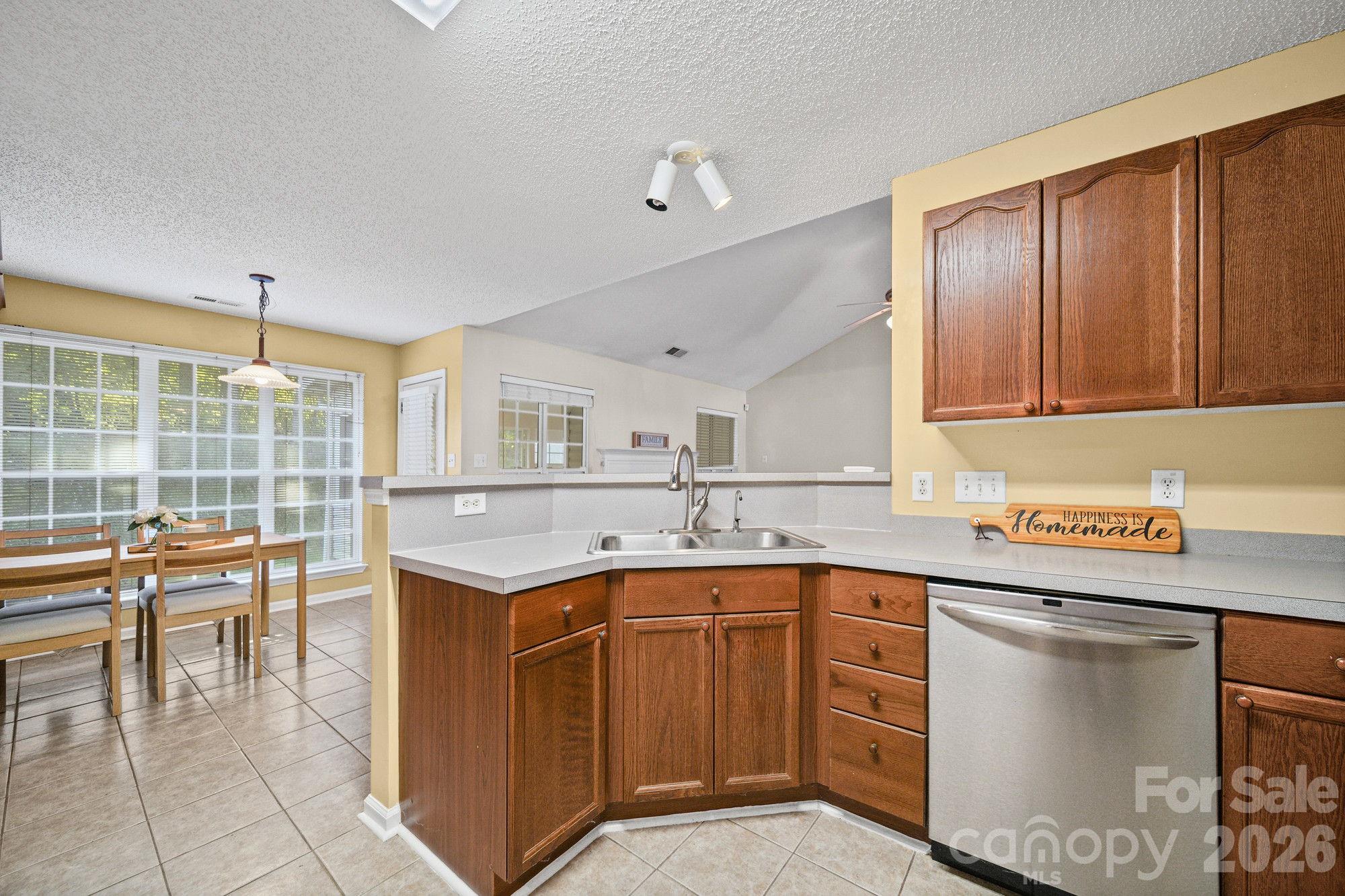 6414 Goldenblush Circle Property Photo 15